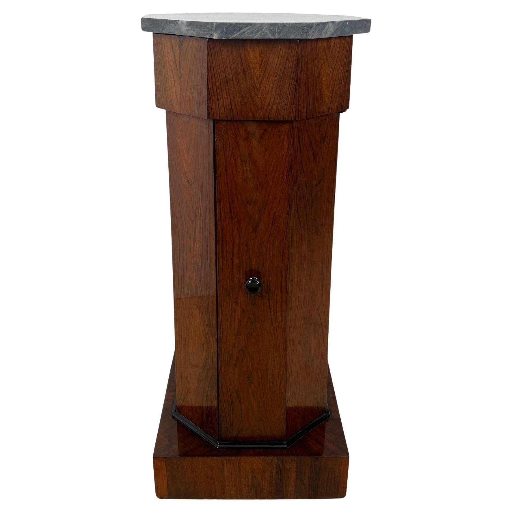 Cabinet à tambour Biedermeier, placage de noyer, marbre, France vers 1830 en vente