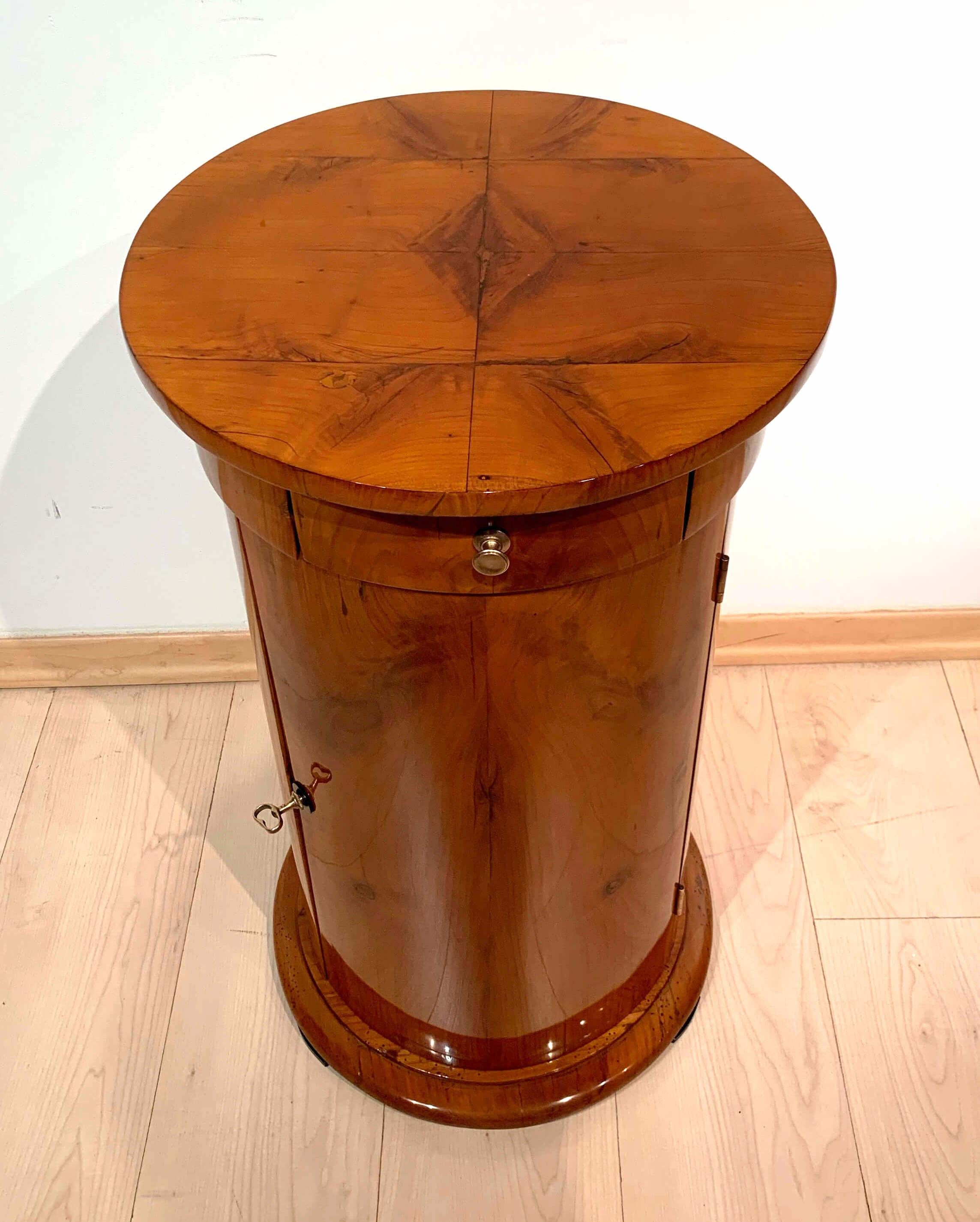 Polished Biedermeier Drum Table, Cherry Veneer, South Germany, circa 1820