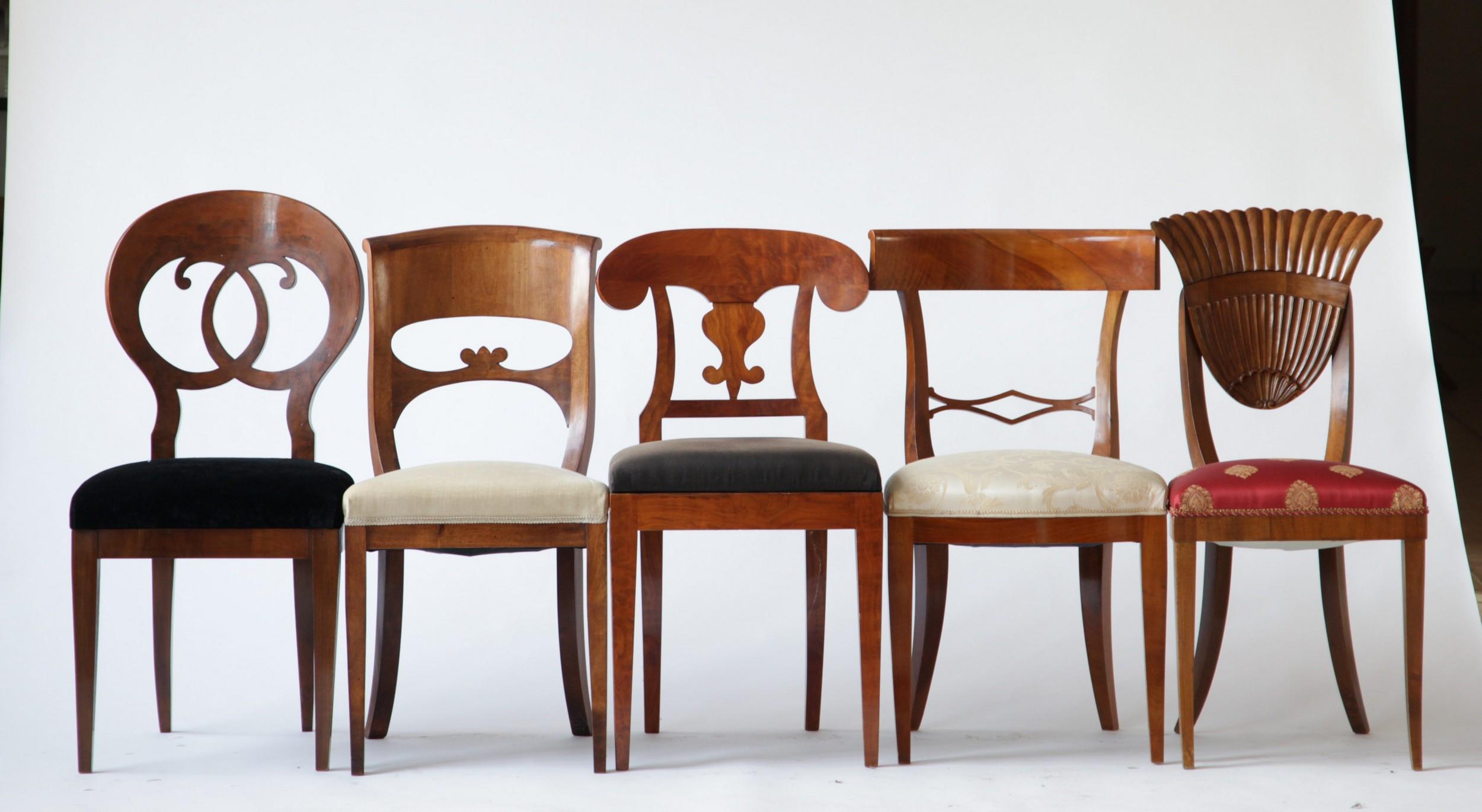 I'm proposing here the last (in order of posting) Biedermeier set. Made of ten different style of chairs. 
I have such a mixed emotion on this project. In one way I feel the regret of breaking in smaller lots one of the widest collections of XIX