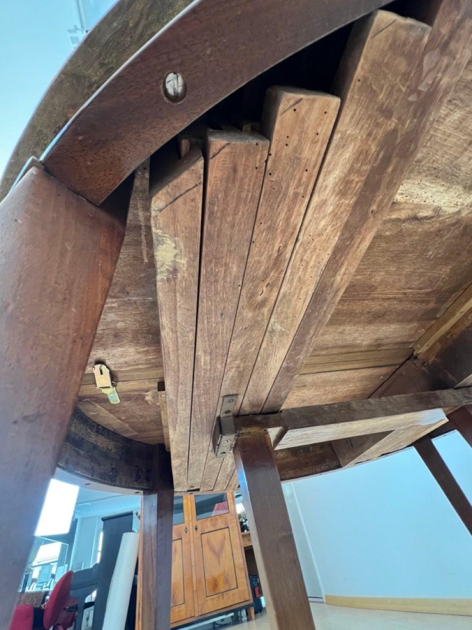 Biedermeier Ausziehbarer Esstisch, Nussbaum, Messing, Schweiz um 1820 im Angebot 4