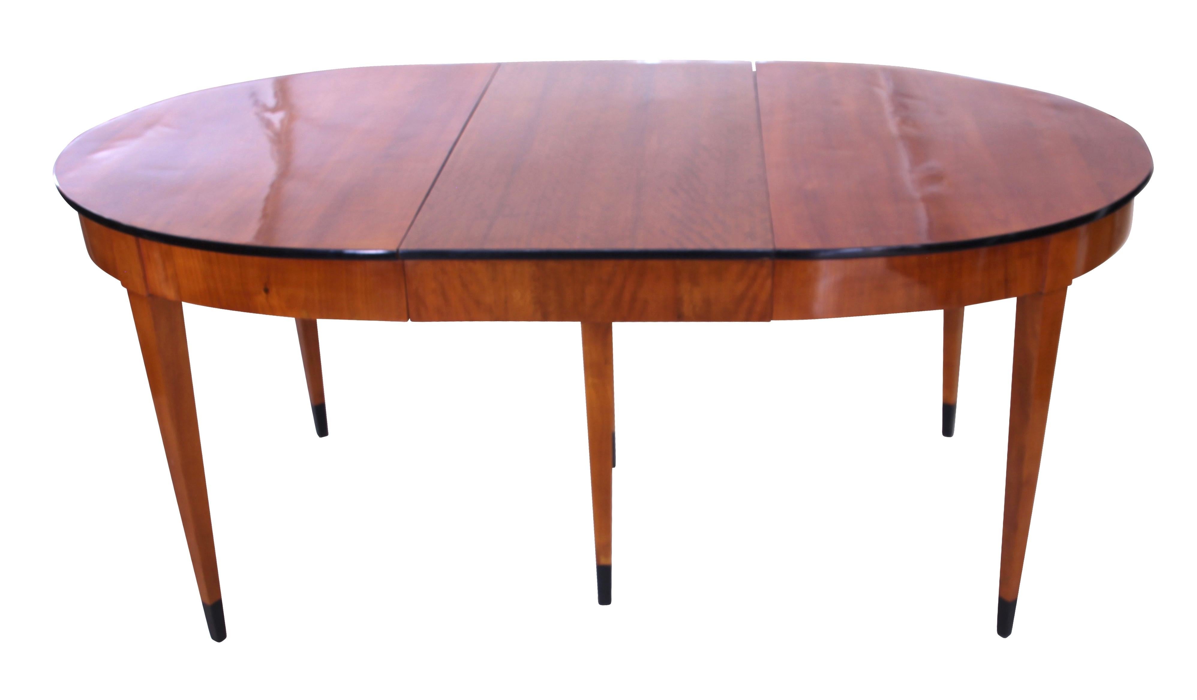 Beautiful, plain and early Biedermeier expandable table from Southwest Germany/France, circa 1820.

The table has a great measure with its width of 108 cm/3' 6.5