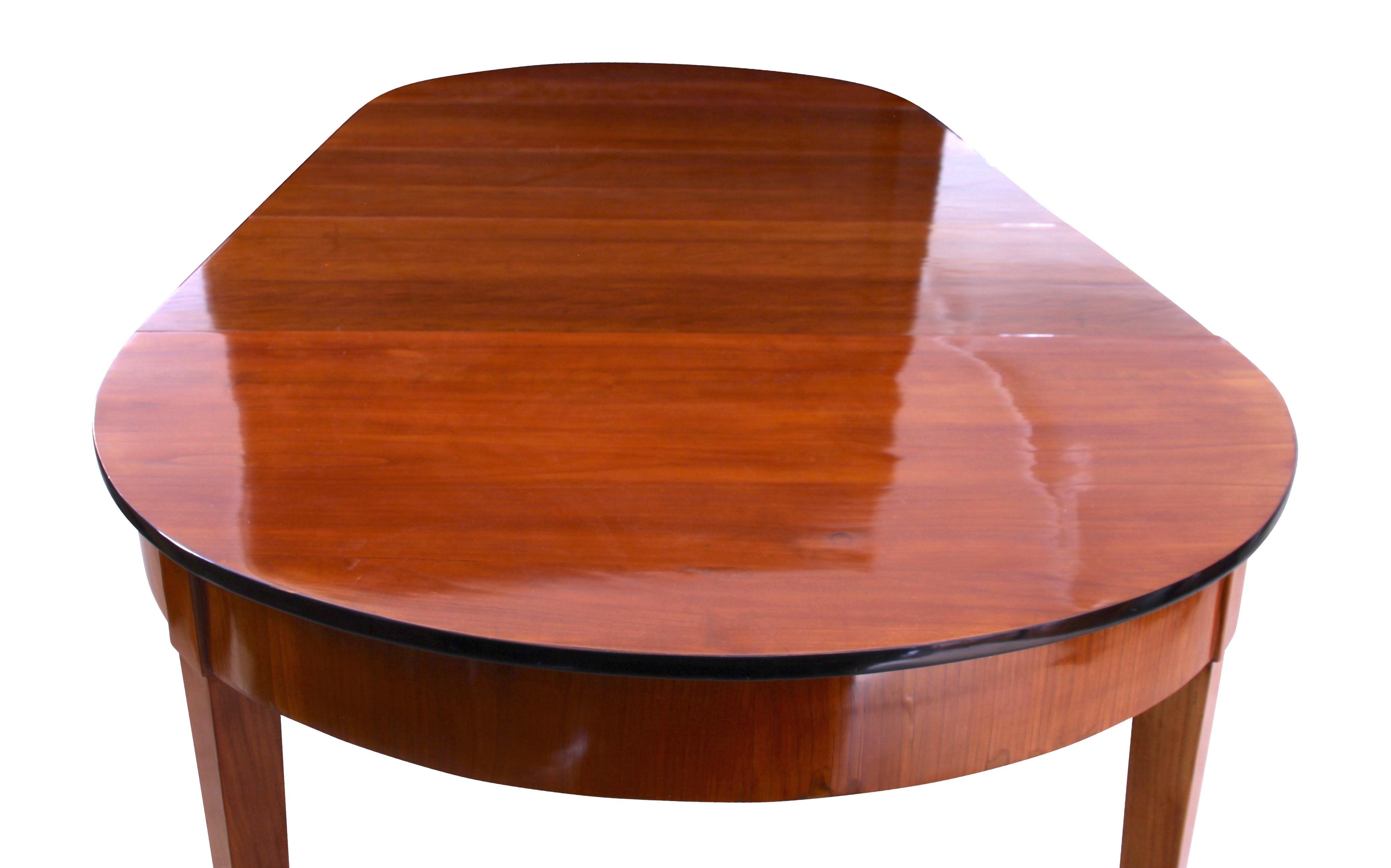 Biedermeier Expandable Table, Cherry Veneer, Southwest Germany/France circa 1820 2