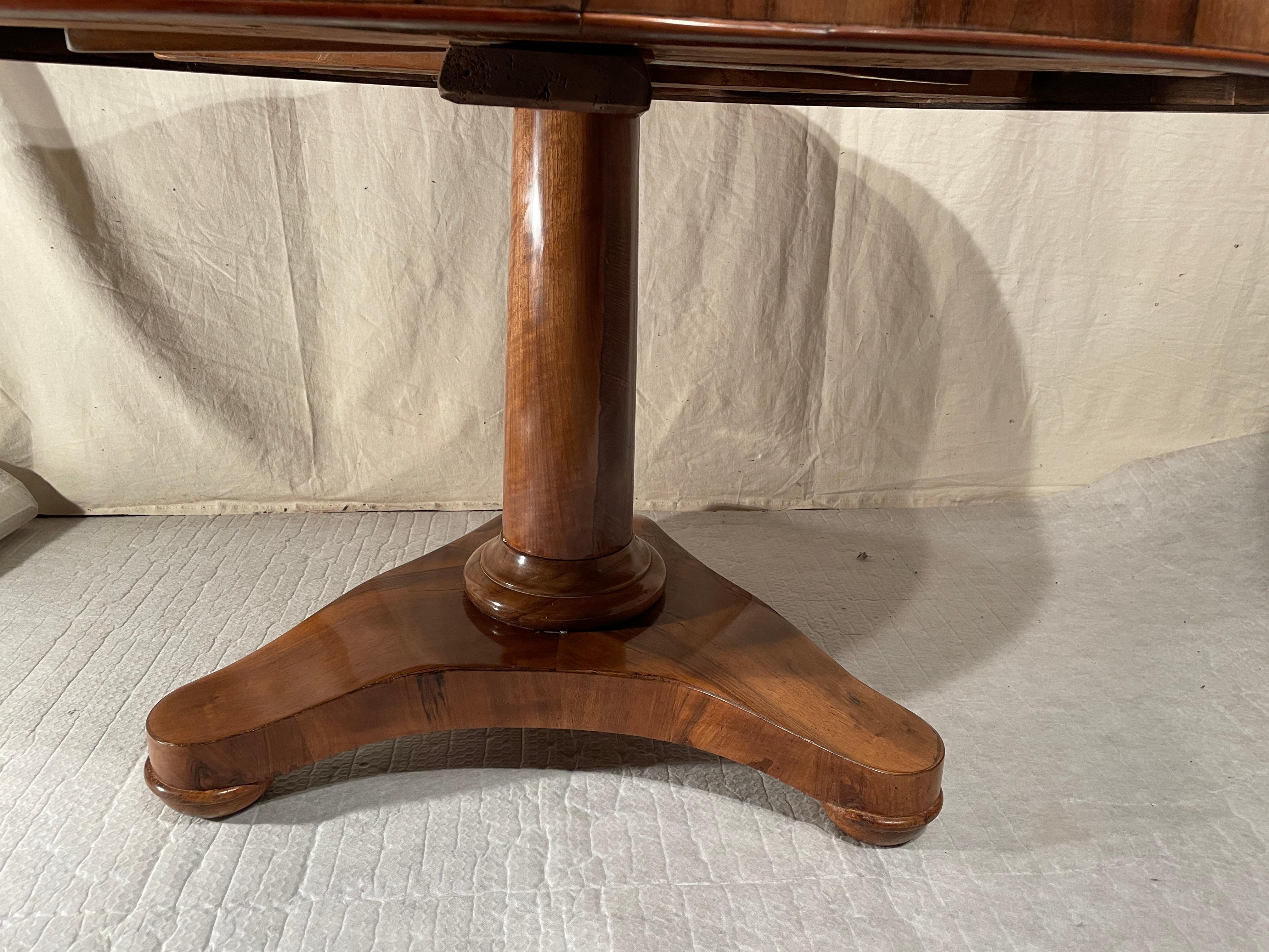 German Biedermeier Extendable Table, 1820-30, Walnut