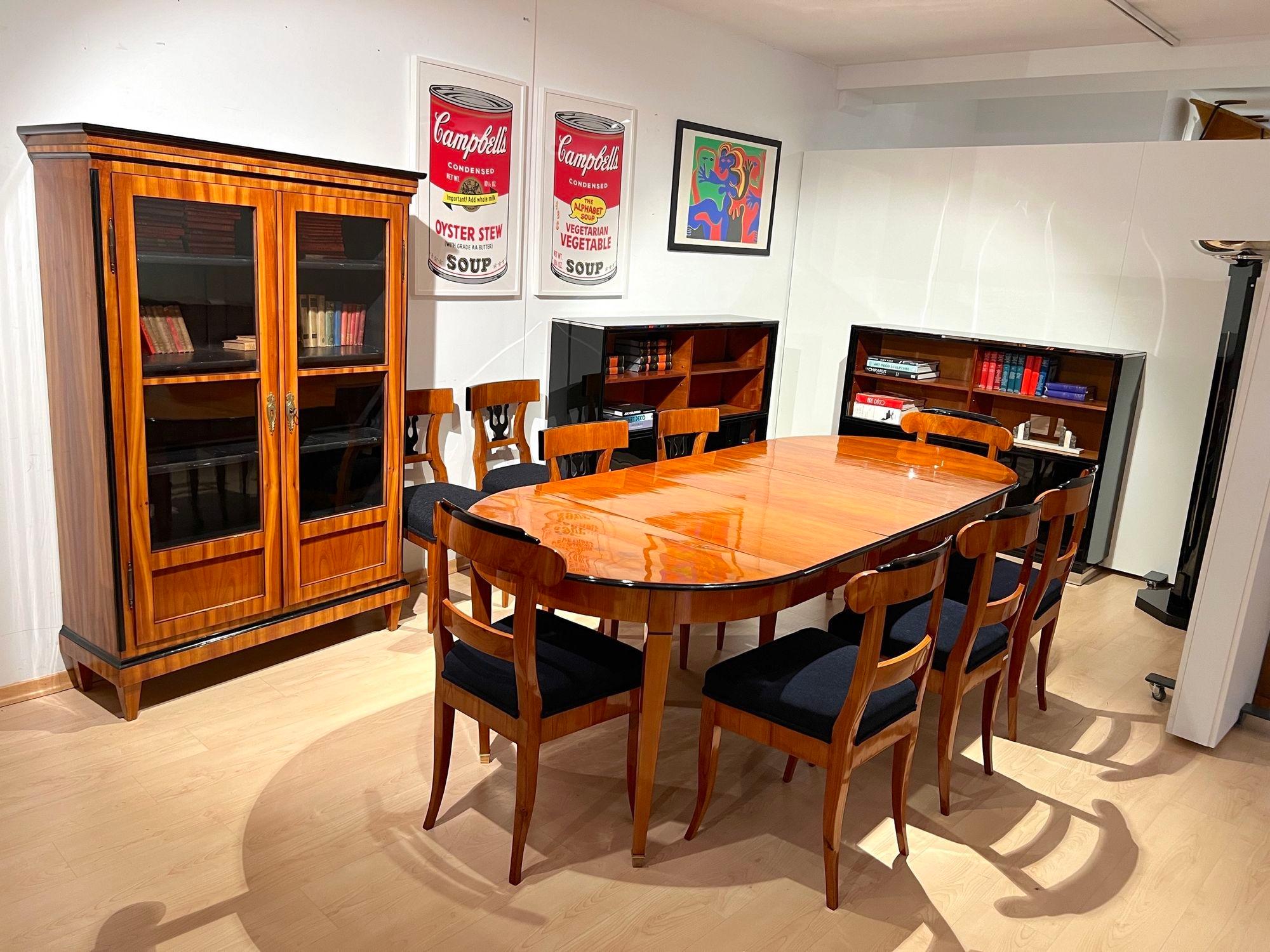 Biedermeier Extendable table, Cherry Veneer, Ebony, Southwest Germany circa 1830 9