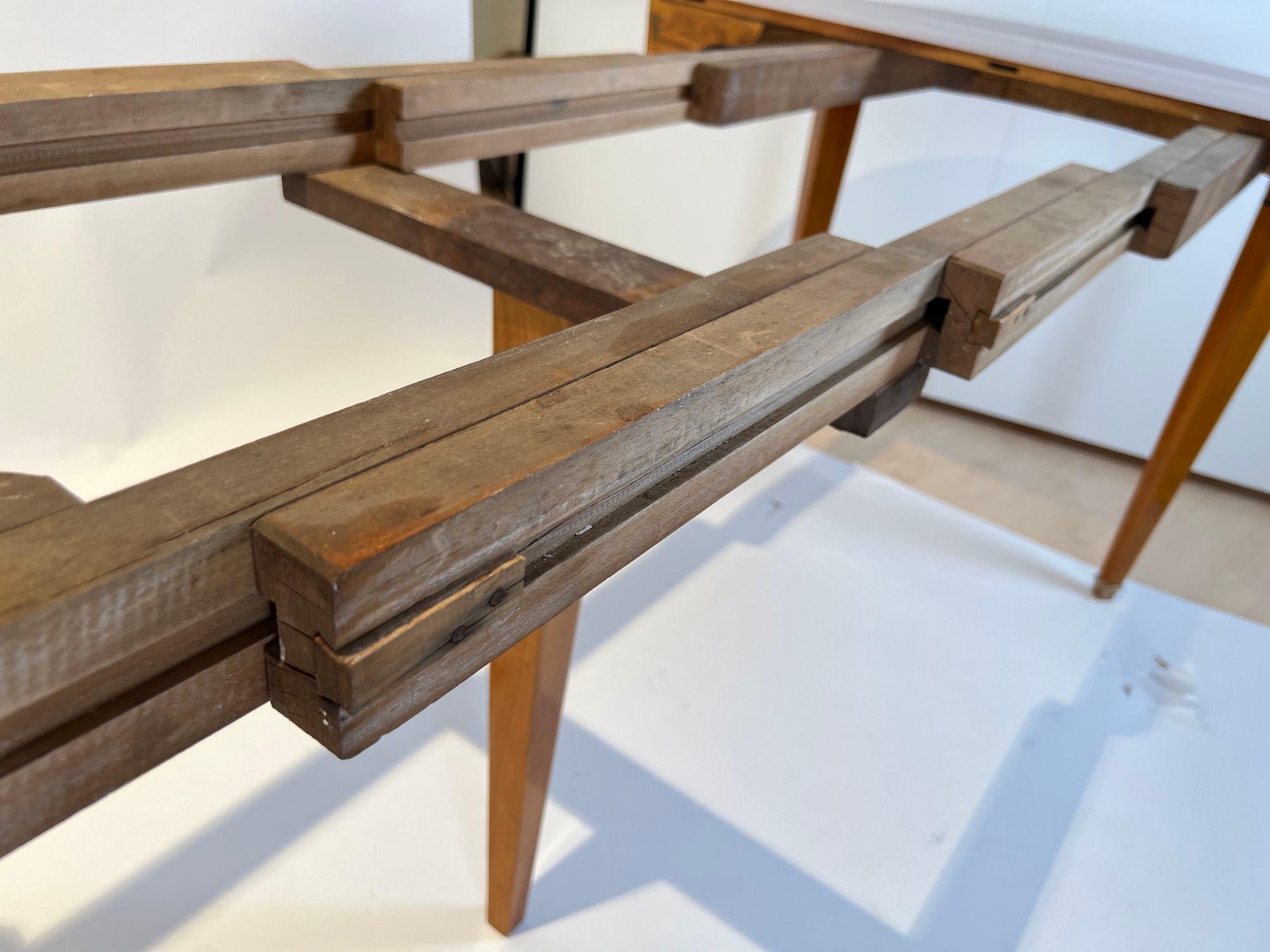 Biedermeier Extendable table, Cherry Veneer, Ebony, Southwest Germany circa 1830 14