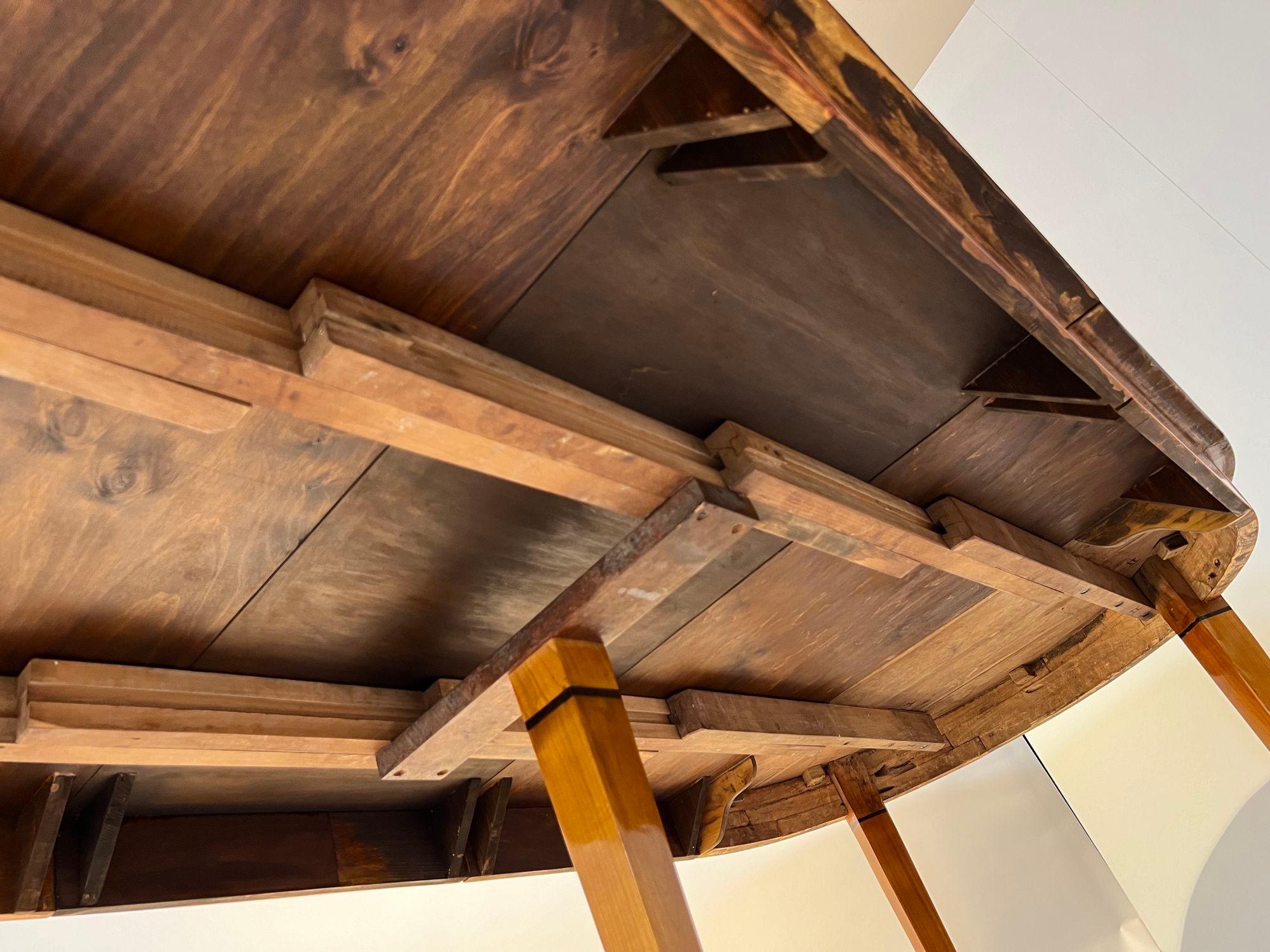Biedermeier Extendable table, Cherry Veneer, Ebony, Southwest Germany circa 1830 15