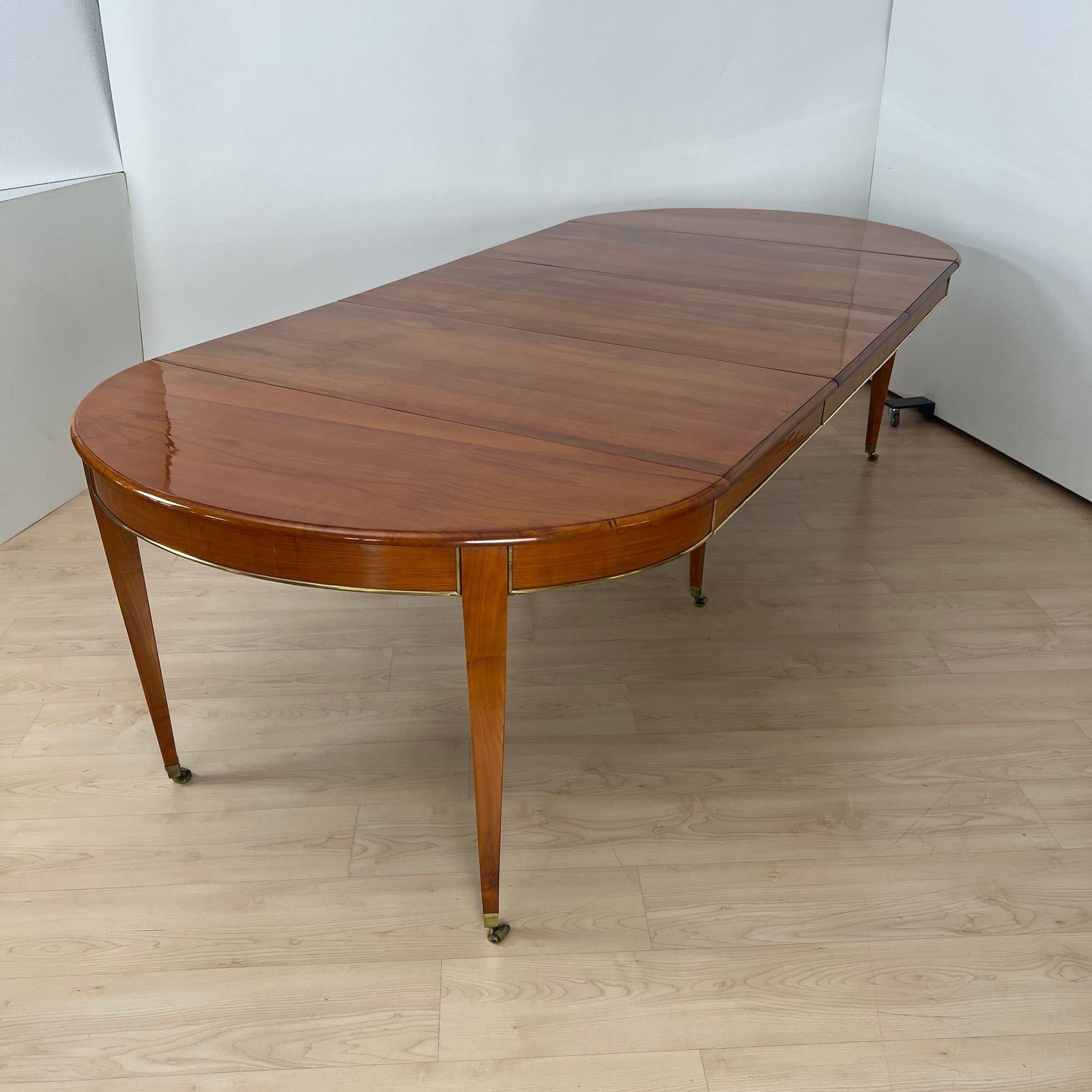 Biedermeier Extendable Table, Cherrywood, Brass, Southwest Germany circa 1820 For Sale 5