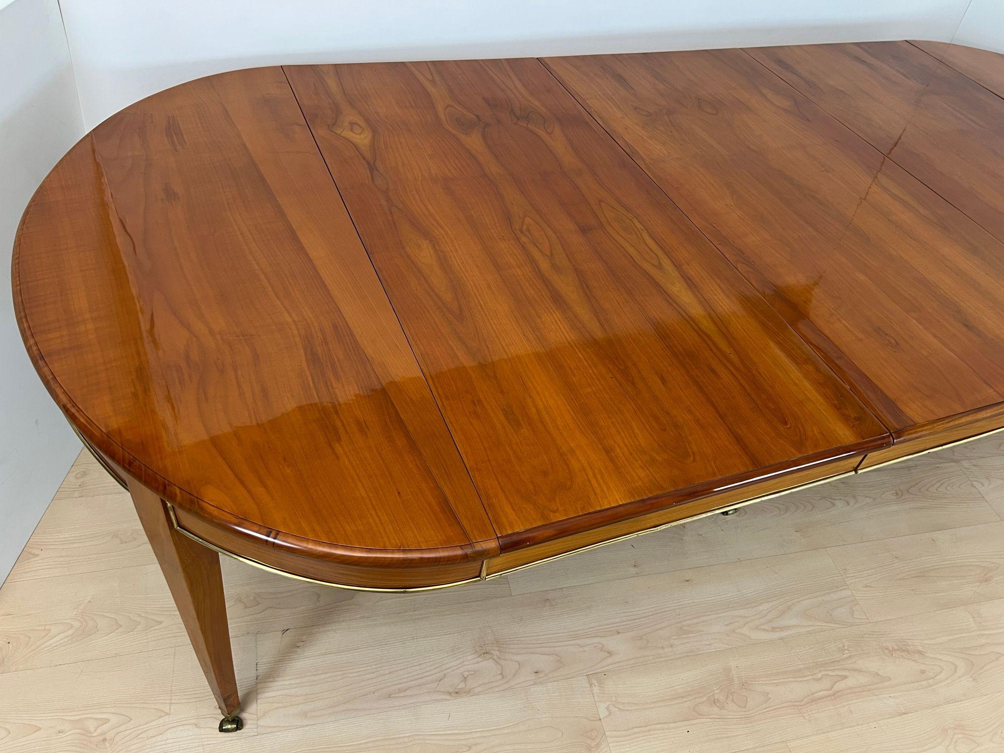 Biedermeier Extendable Table, Cherrywood, Brass, Southwest Germany circa 1820 For Sale 6