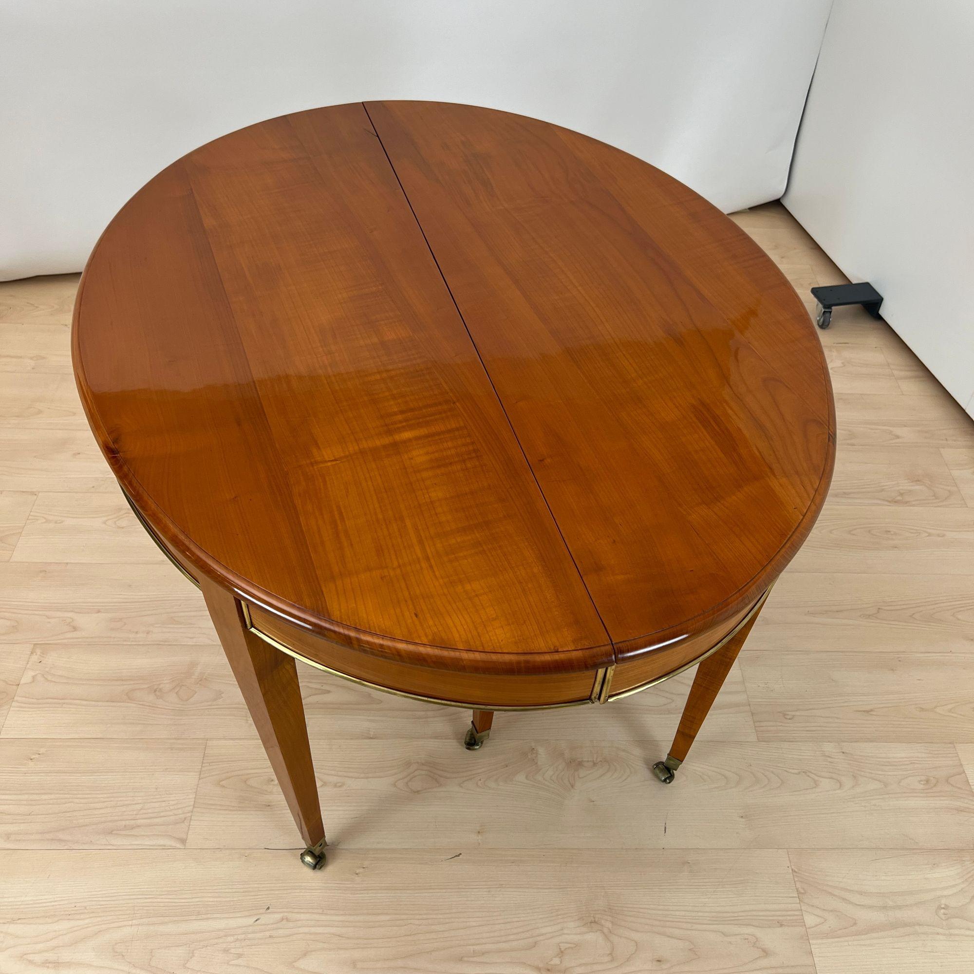 Biedermeier Extendable Table, Cherrywood, Brass, Southwest Germany circa 1820 For Sale 8