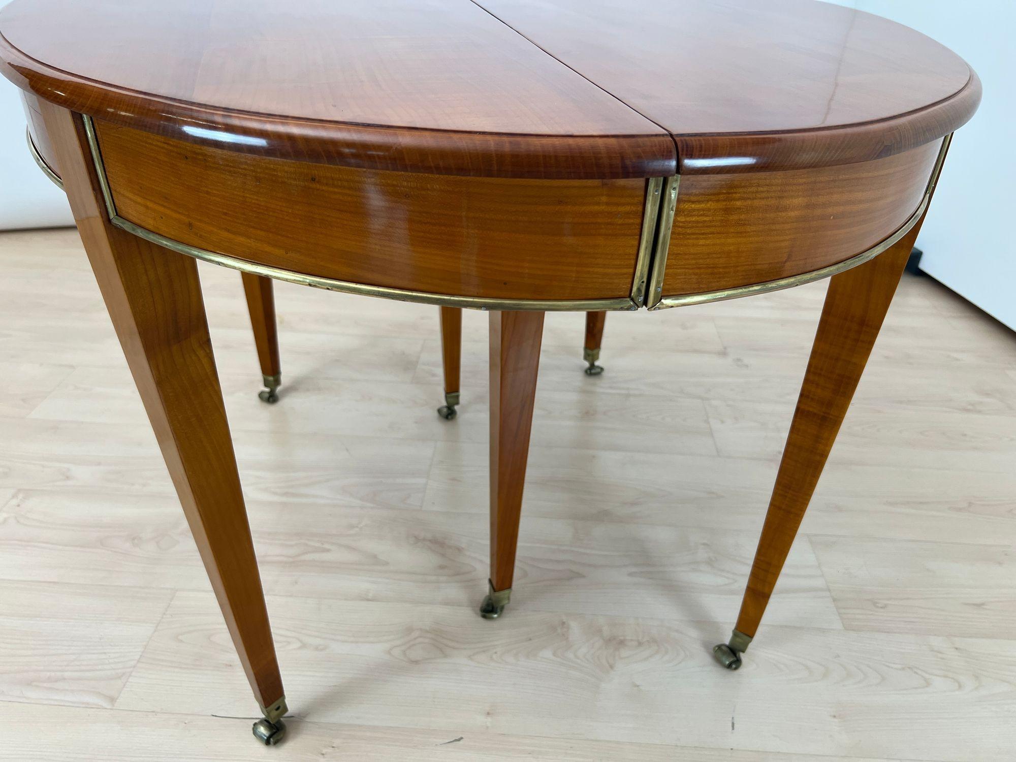 Biedermeier Extendable Table, Cherrywood, Brass, Southwest Germany circa 1820 For Sale 9