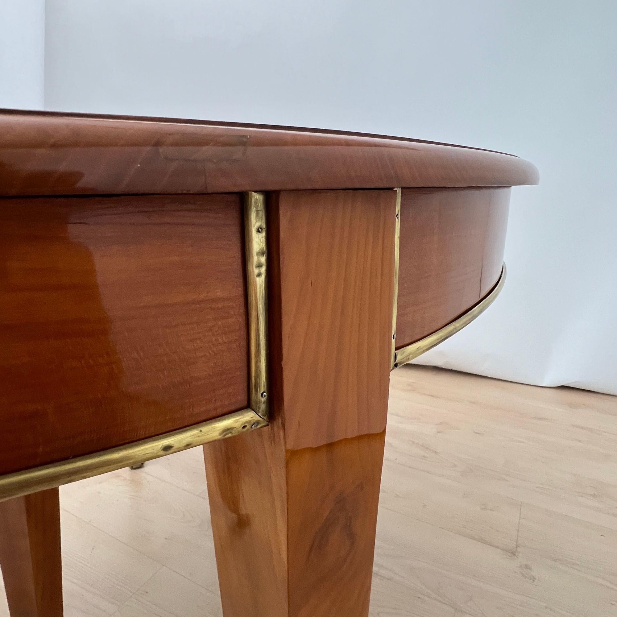 Biedermeier Extendable Table, Cherrywood, Brass, Southwest Germany circa 1820 For Sale 10