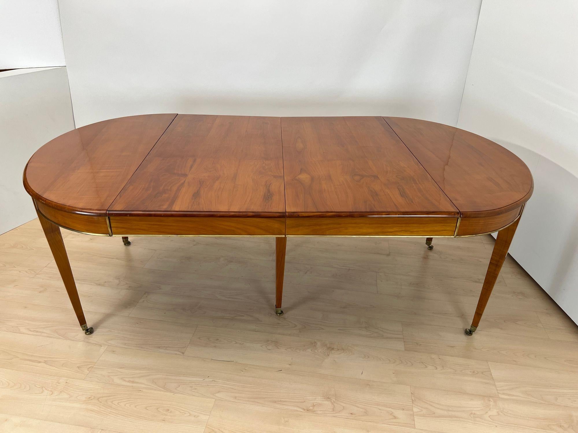 Biedermeier Extendable Table, Cherrywood, Brass, Southwest Germany circa 1820 For Sale 1