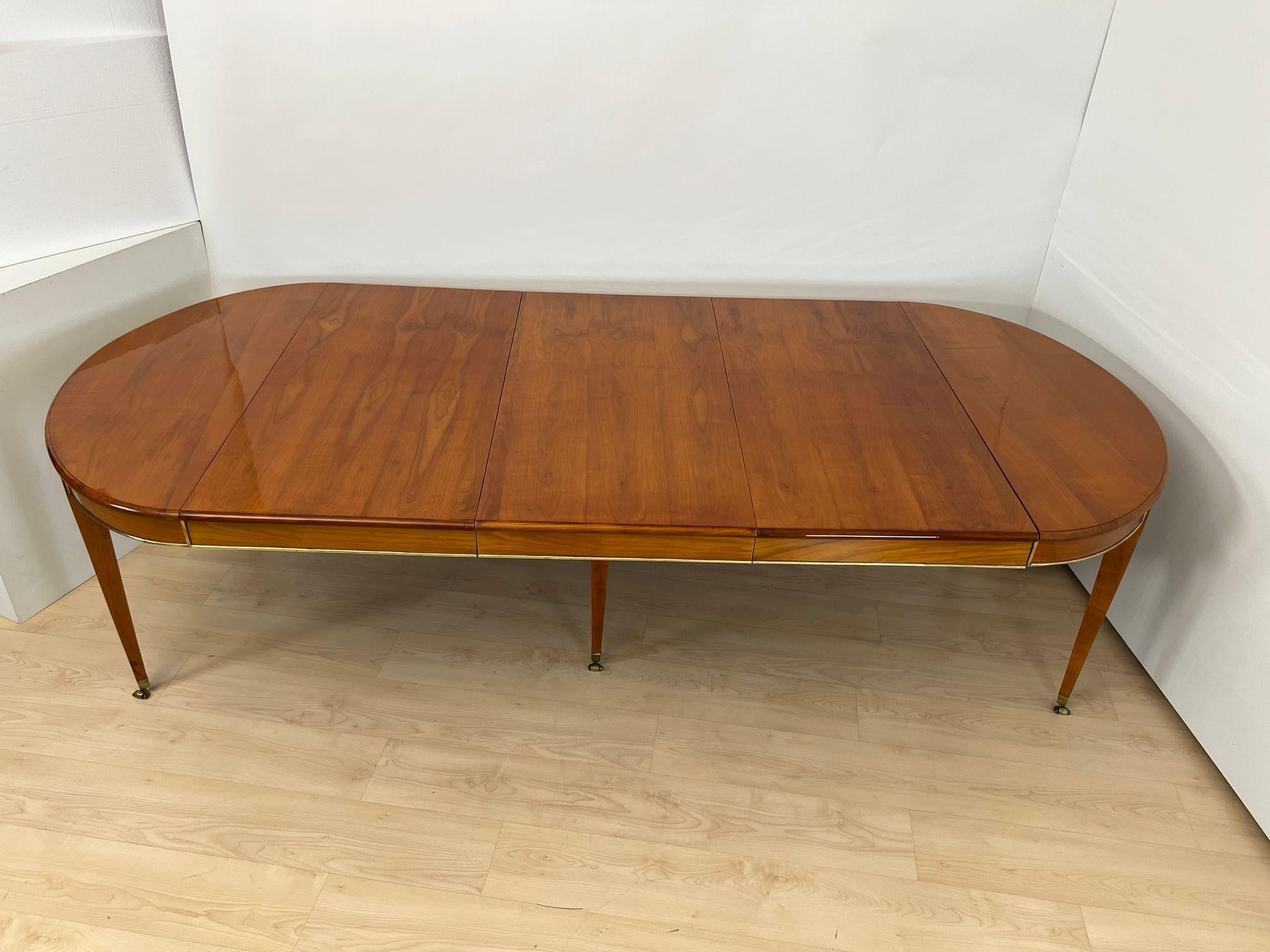 Biedermeier Extendable Table, Cherrywood, Brass, Southwest Germany circa 1820 For Sale 2