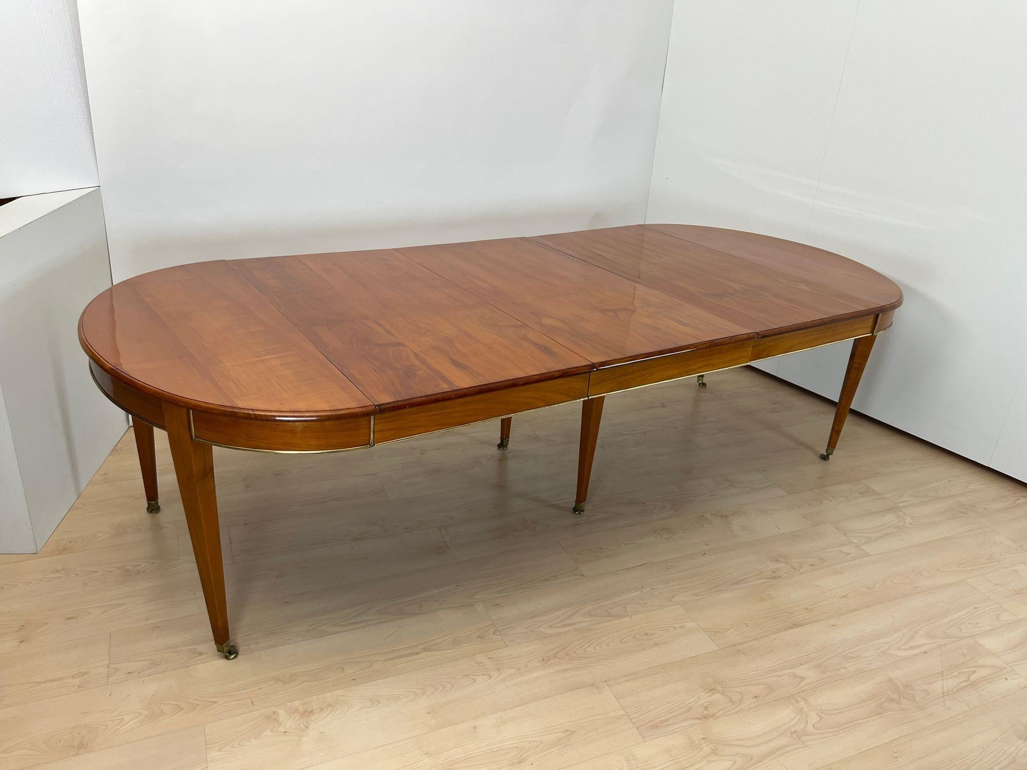 Biedermeier Extendable Table, Cherrywood, Brass, Southwest Germany circa 1820 For Sale 4