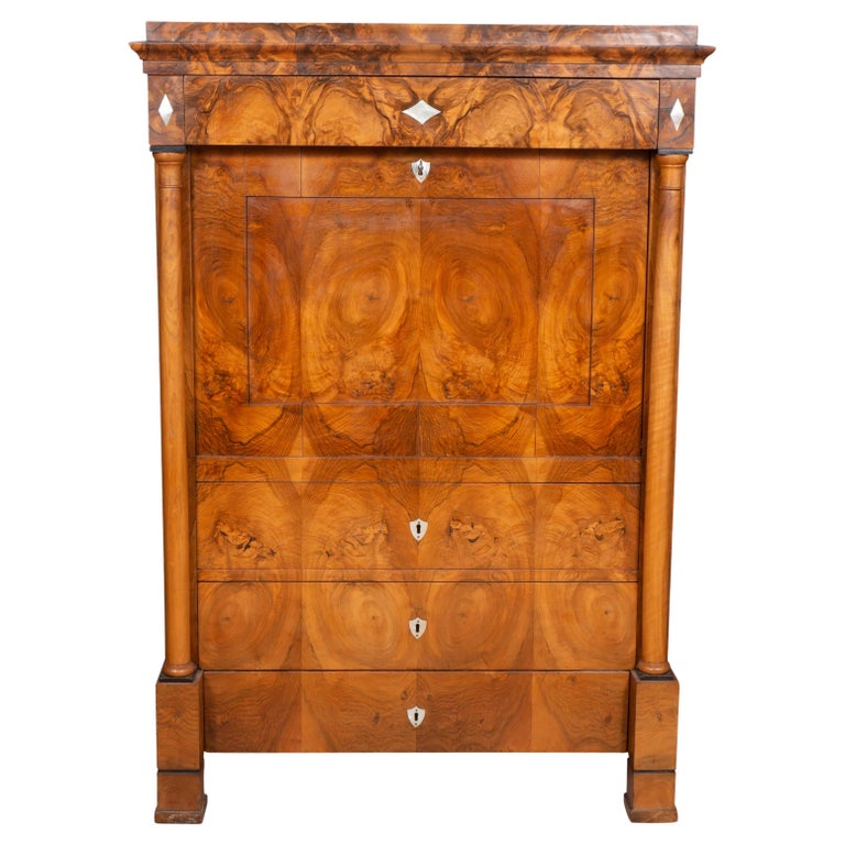 Secrétaire Biedermeier en noyer figuré - En vente sur 1stDibs