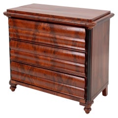 Biedermeier Kommode aus geflammtem Mahagoni