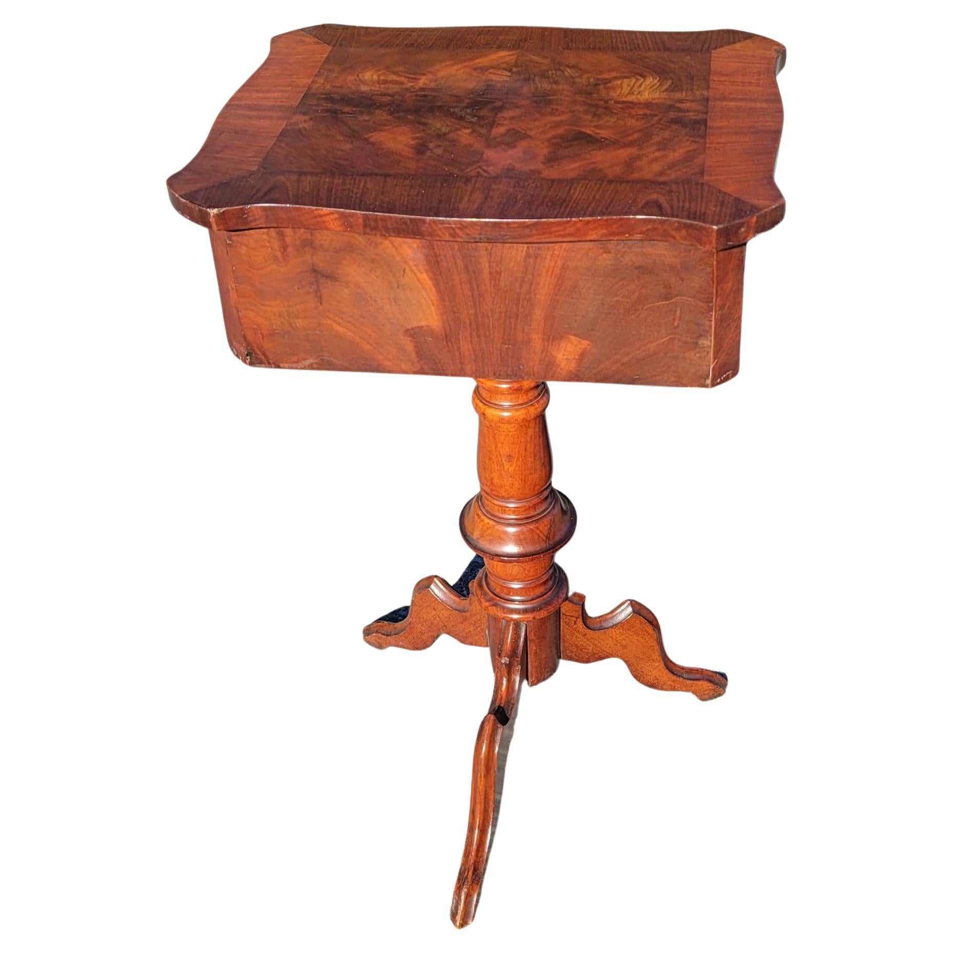 19th Century Biedermeier Flame Mahogany Pedestal 2-Drawer Side Table / Sewing Table, C. 1840 For Sale