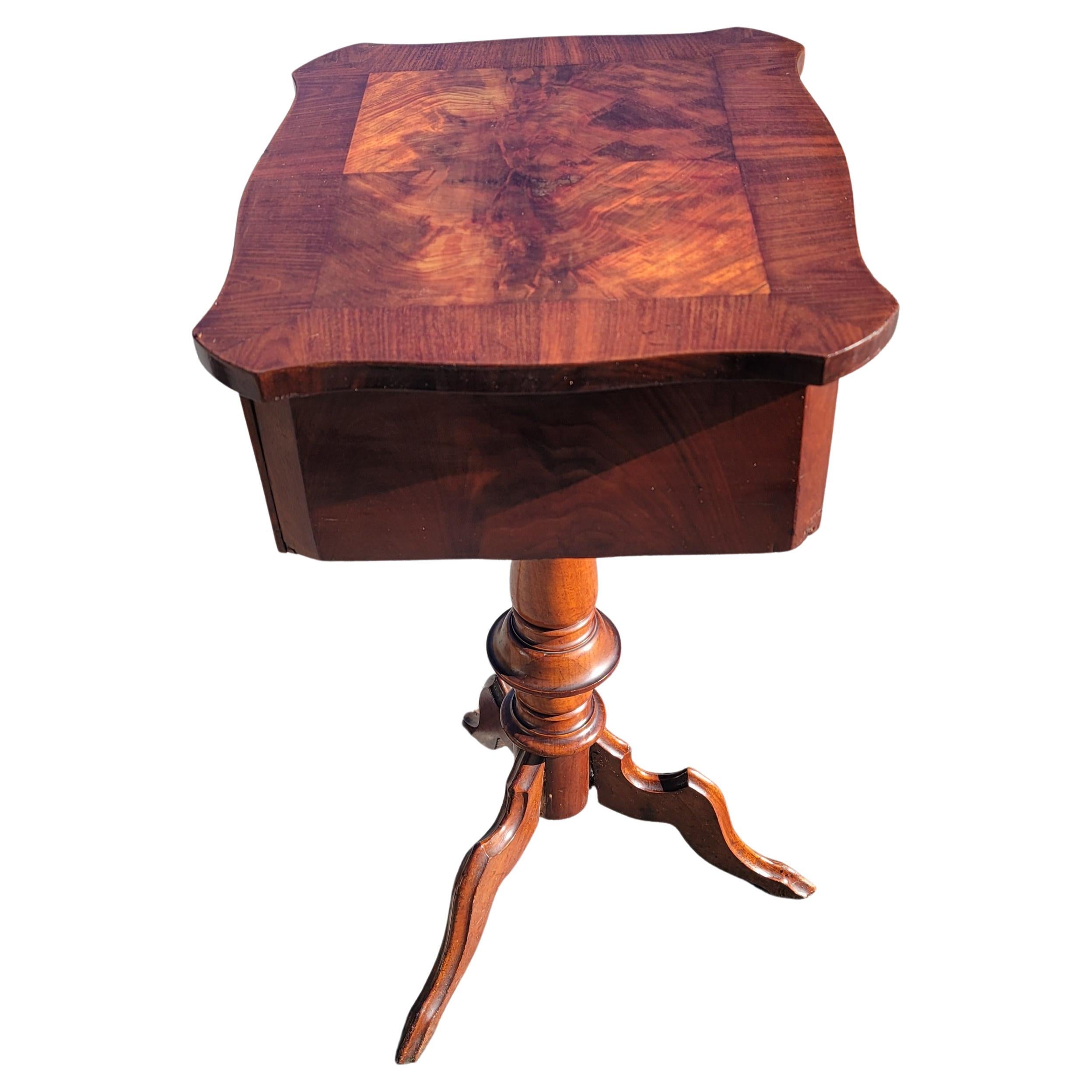 Biedermeier Flame Mahogany Pedestal 2-Drawer Side Table / Sewing Table, C. 1840 For Sale 1