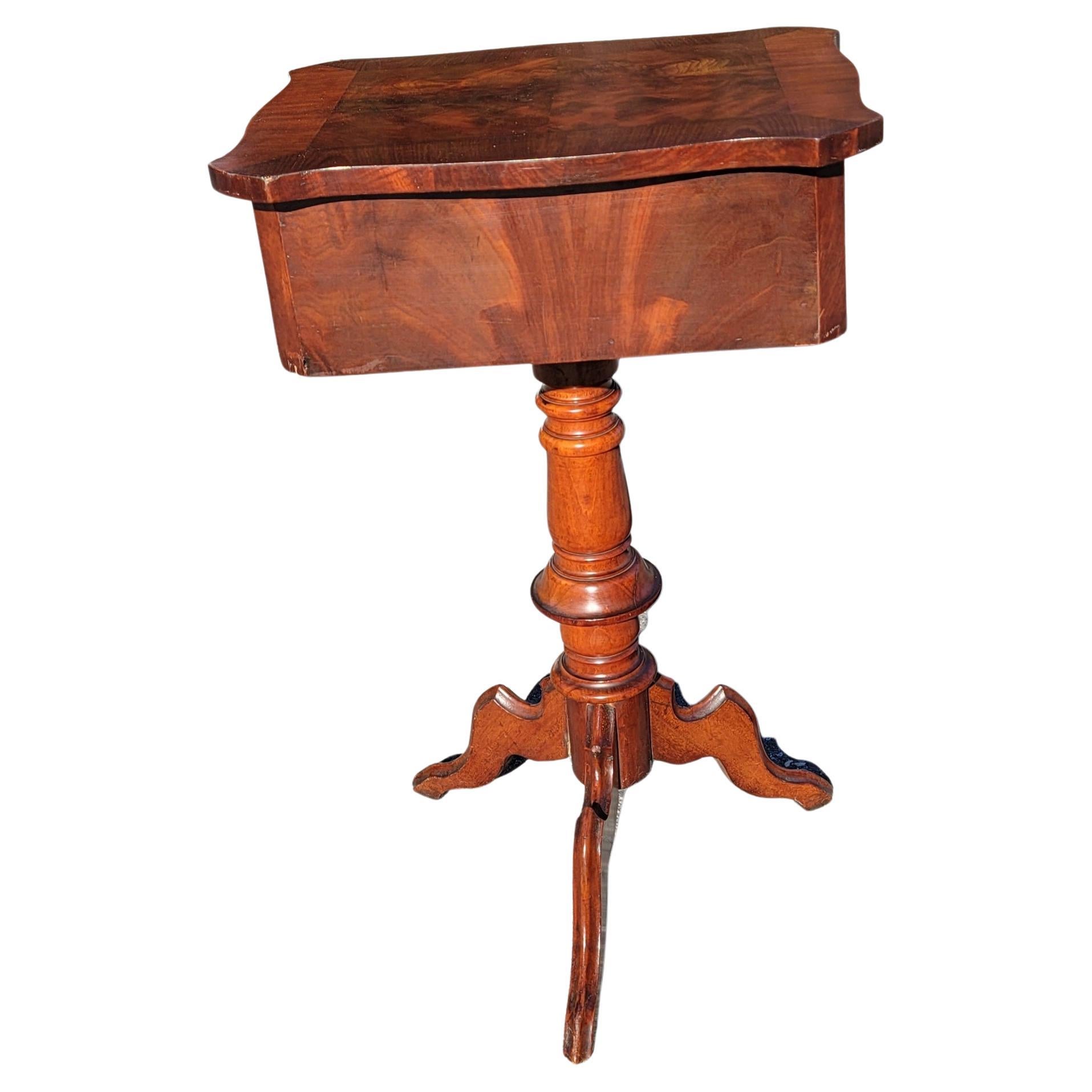 Biedermeier Flame Mahogany Pedestal 2-Drawer Side Table / Sewing Table, C. 1840 For Sale 2