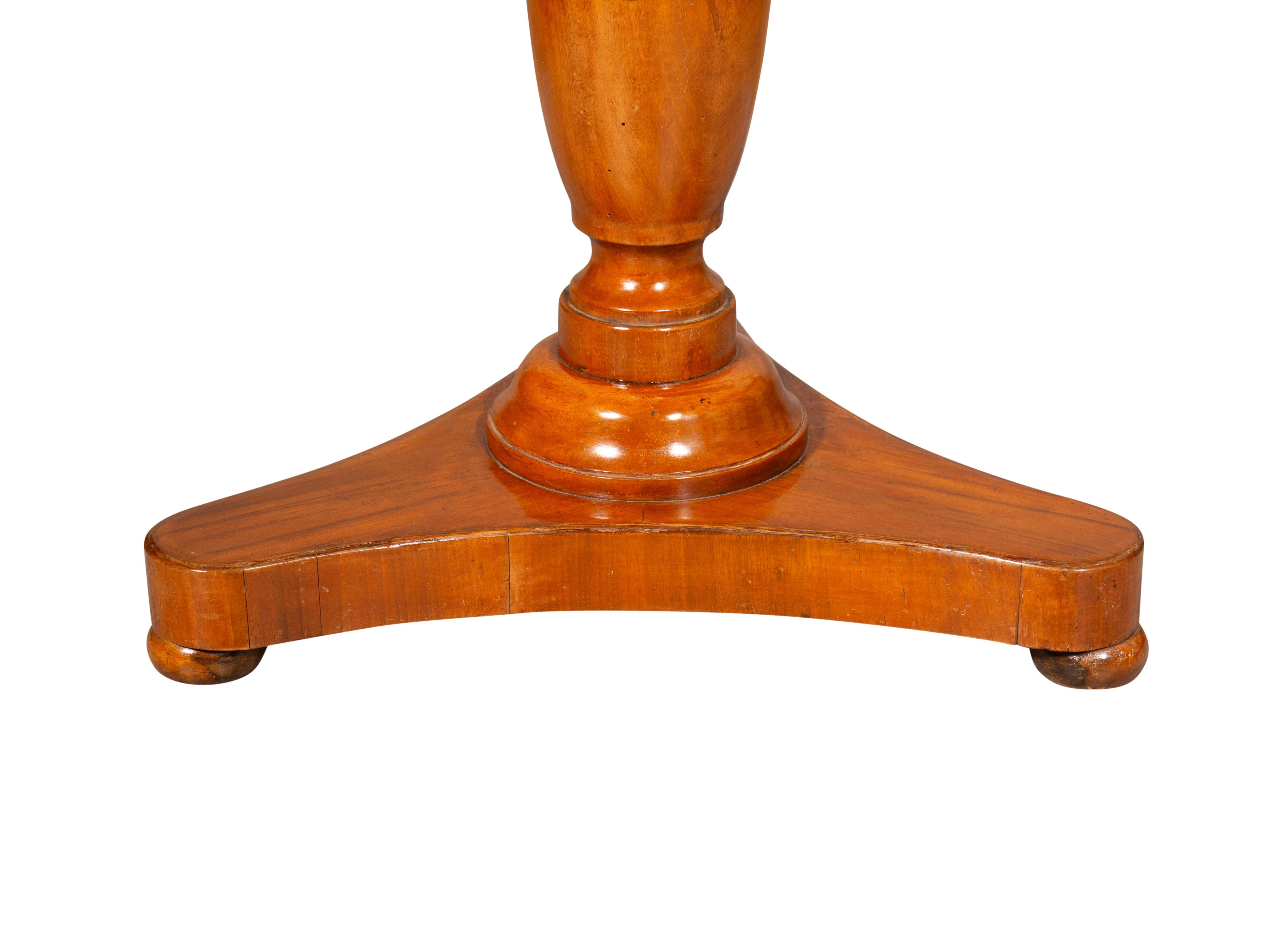 Table Biedermeier en bois fruitier Bon état - En vente à Essex, MA