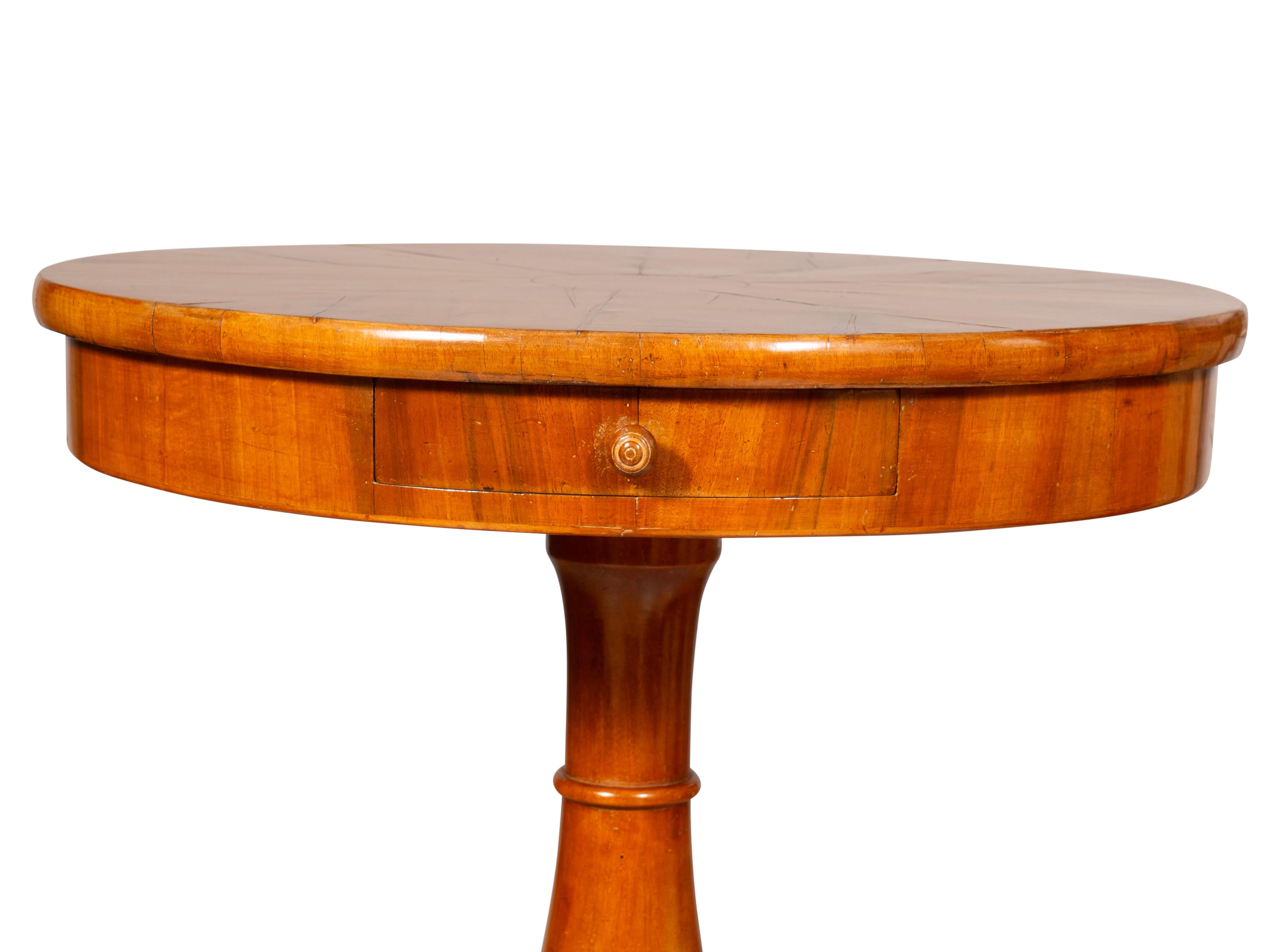 Fruitiers Table Biedermeier en bois fruitier en vente