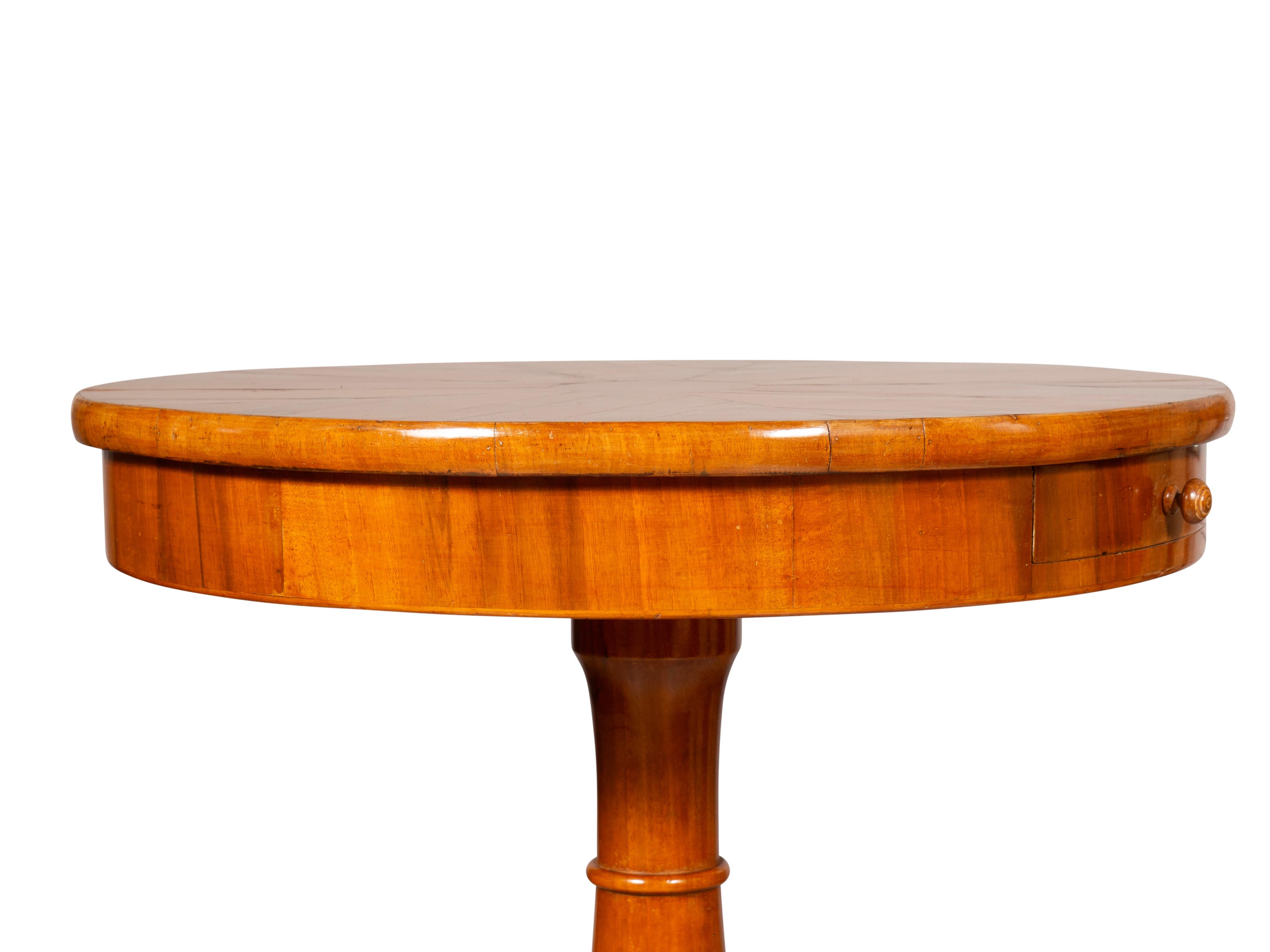Table Biedermeier en bois fruitier en vente 3