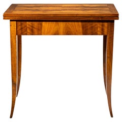 Tavolo da gioco Biedermeier in noce, inizio XIX secolo