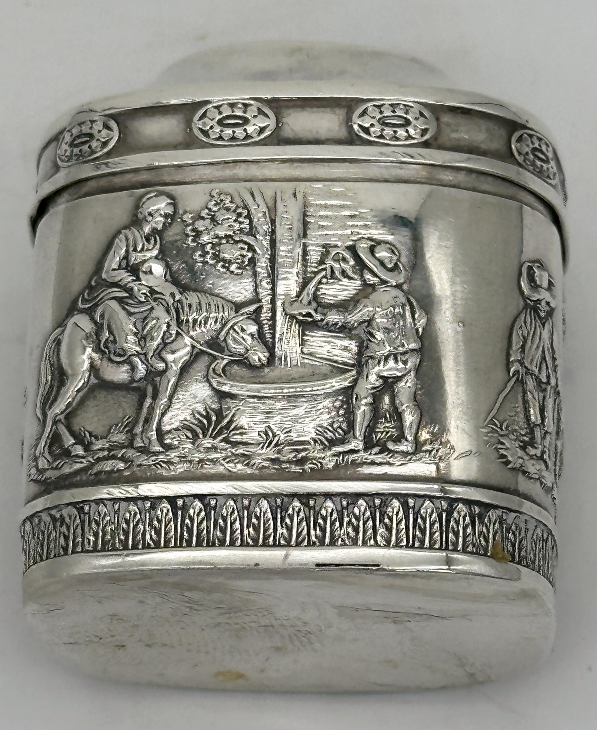 Biedermeier German .800 Silver Snuff Box Domed Lid and Repoussé Pastoral Scenes in vendita 3