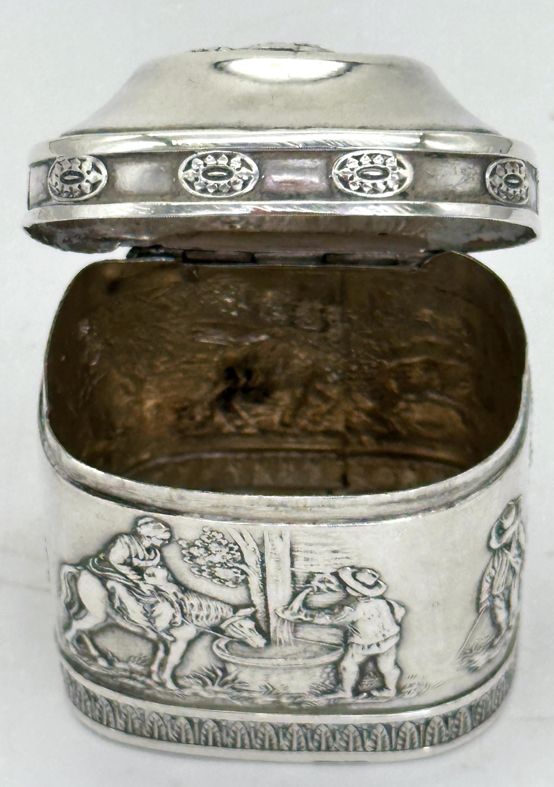Biedermeier German .800 Silver Snuff Box Domed Lid and Repoussé Pastoral Scenes in vendita 2