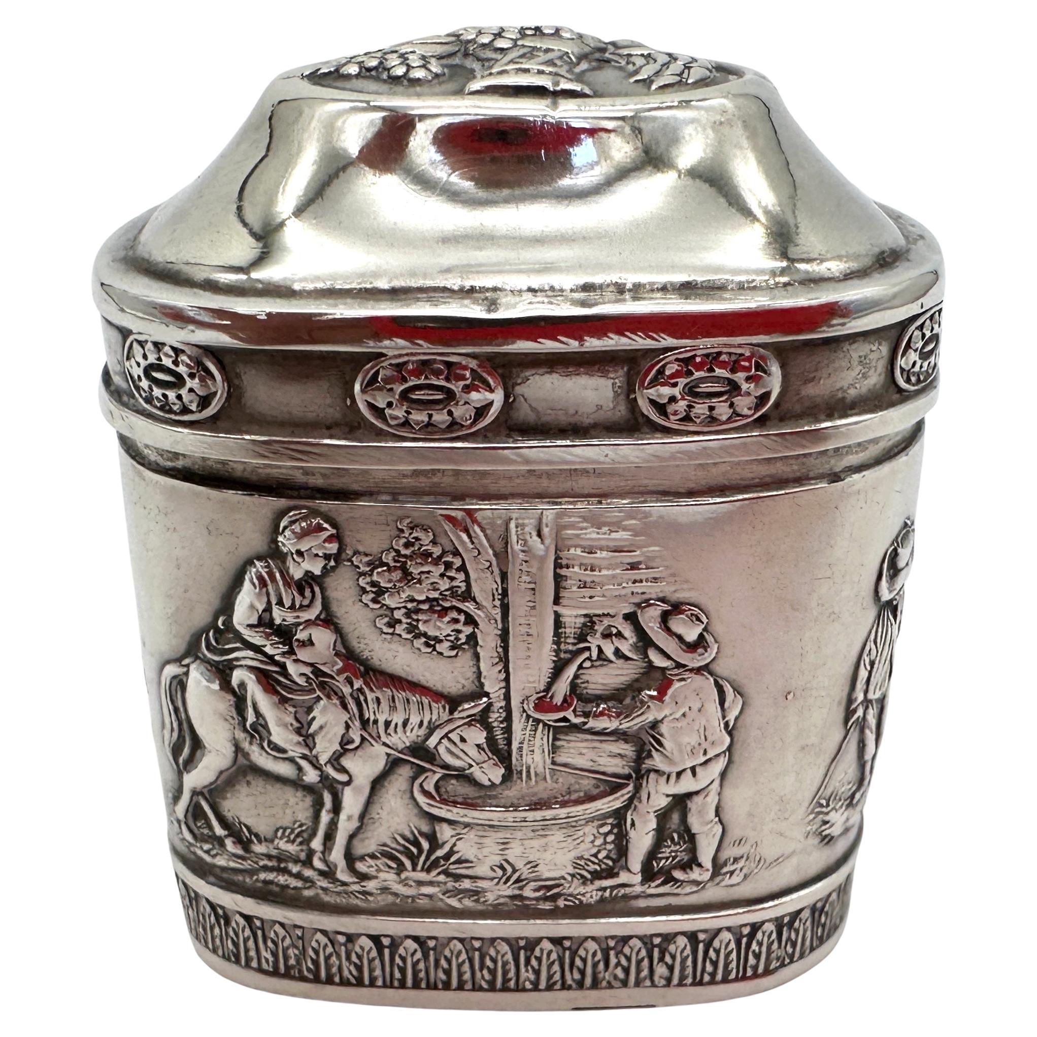Biedermeier German .800 Silver Snuff Box Domed Lid and Repoussé Pastoral Scenes in vendita
