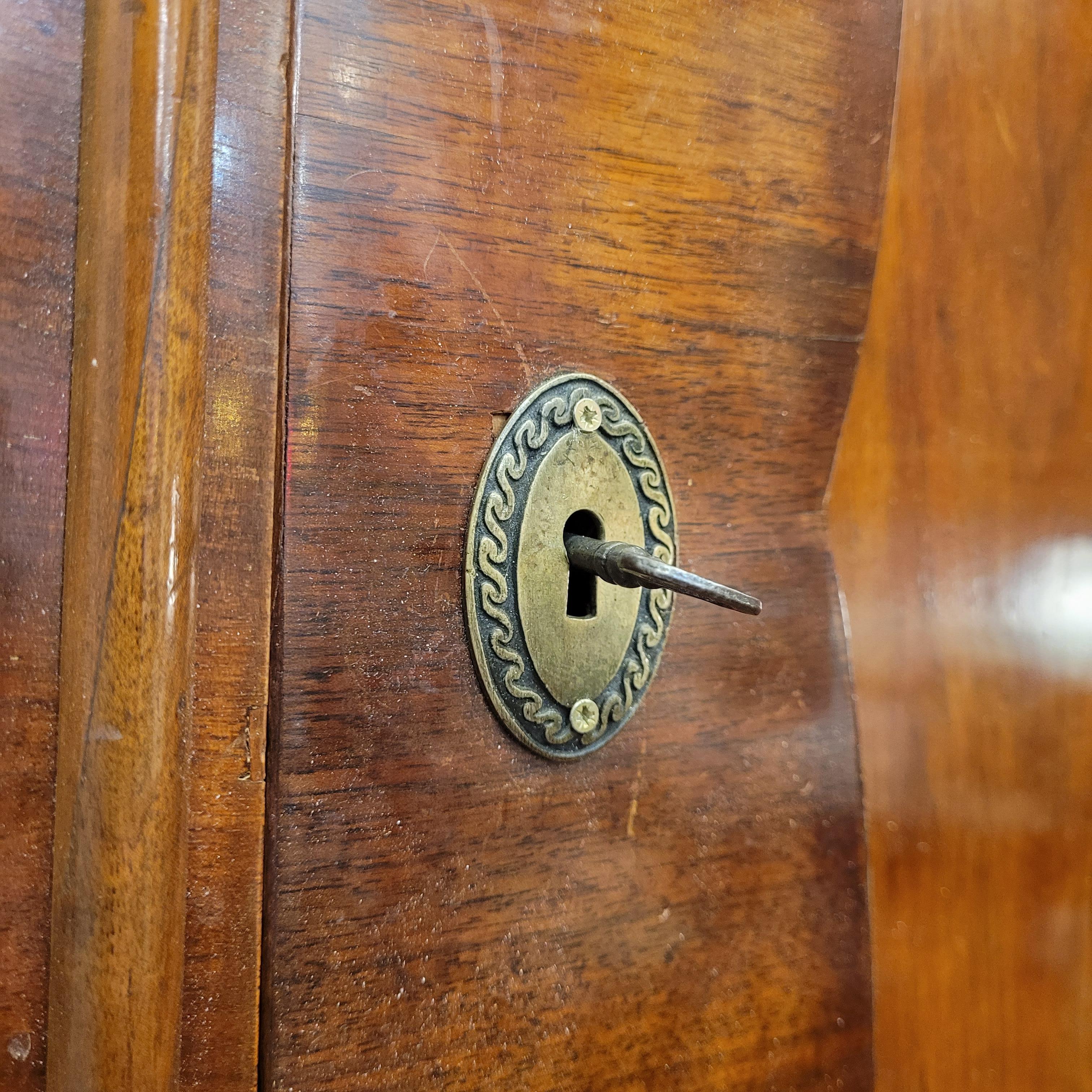Biedermeier Deutschland  Schrank/ Kabinett, Eschenholz im Angebot 11