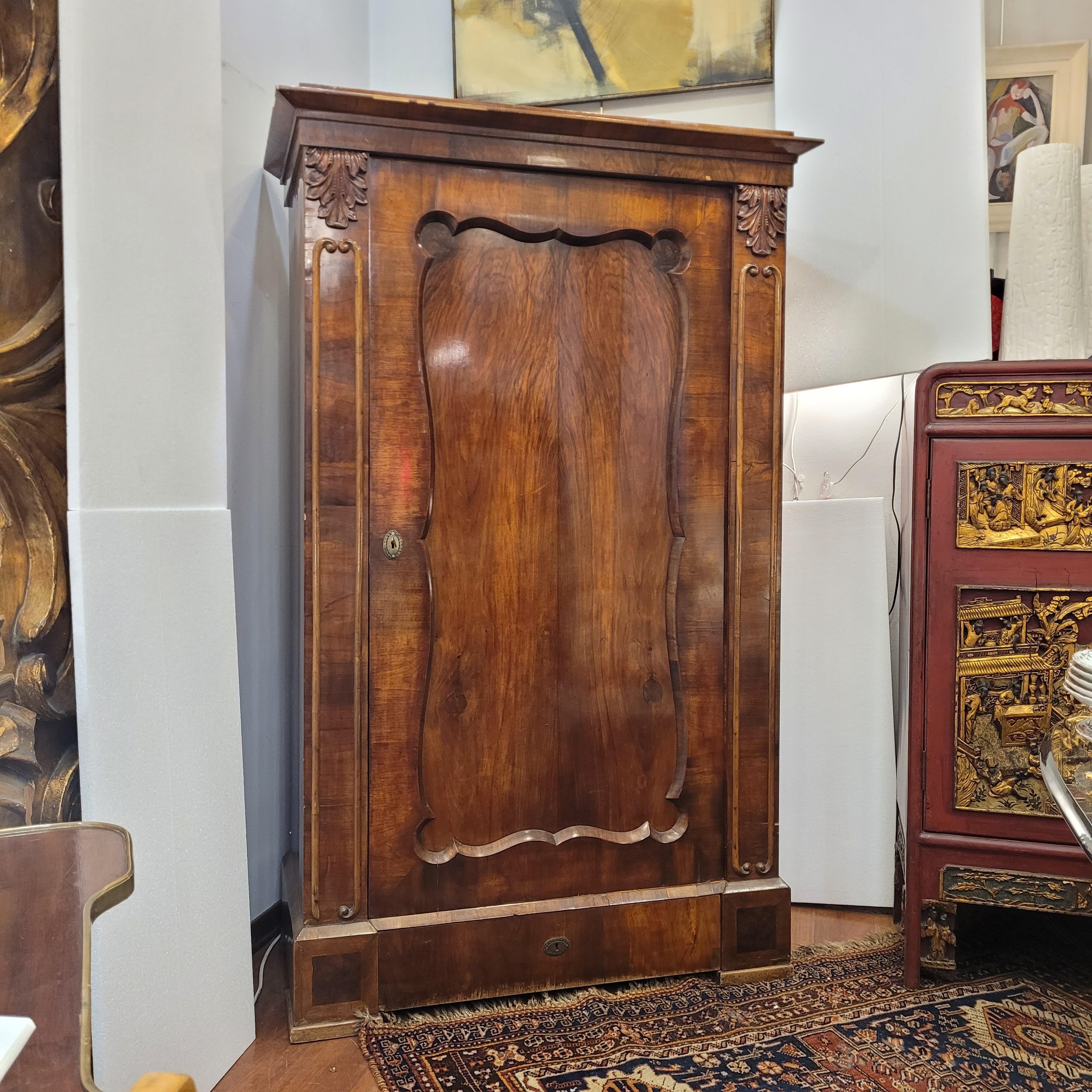 Biedermeier Deutschland  Schrank/ Kabinett, Eschenholz im Angebot 1