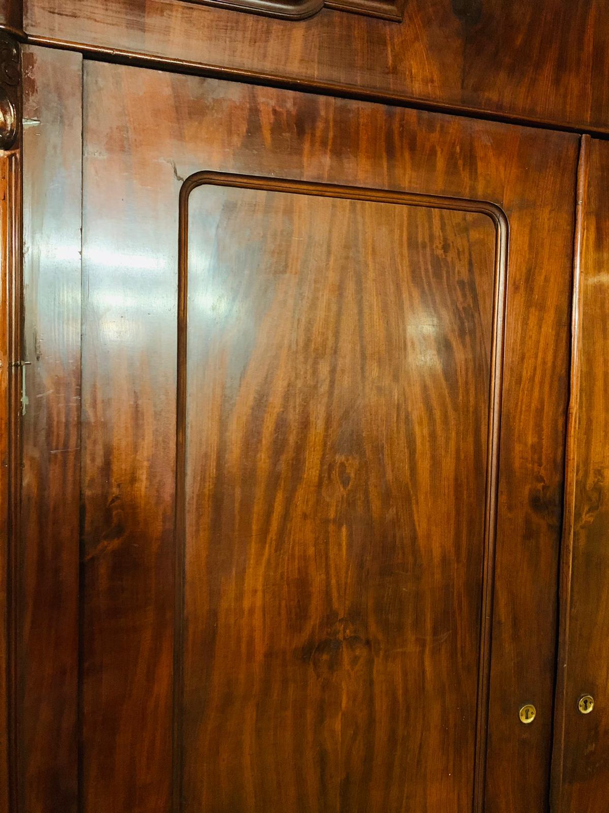Mogano Antico armadio da sala Biedermeier / Guardaroba Intorno al 1860 Impiallacciatura di mogano
