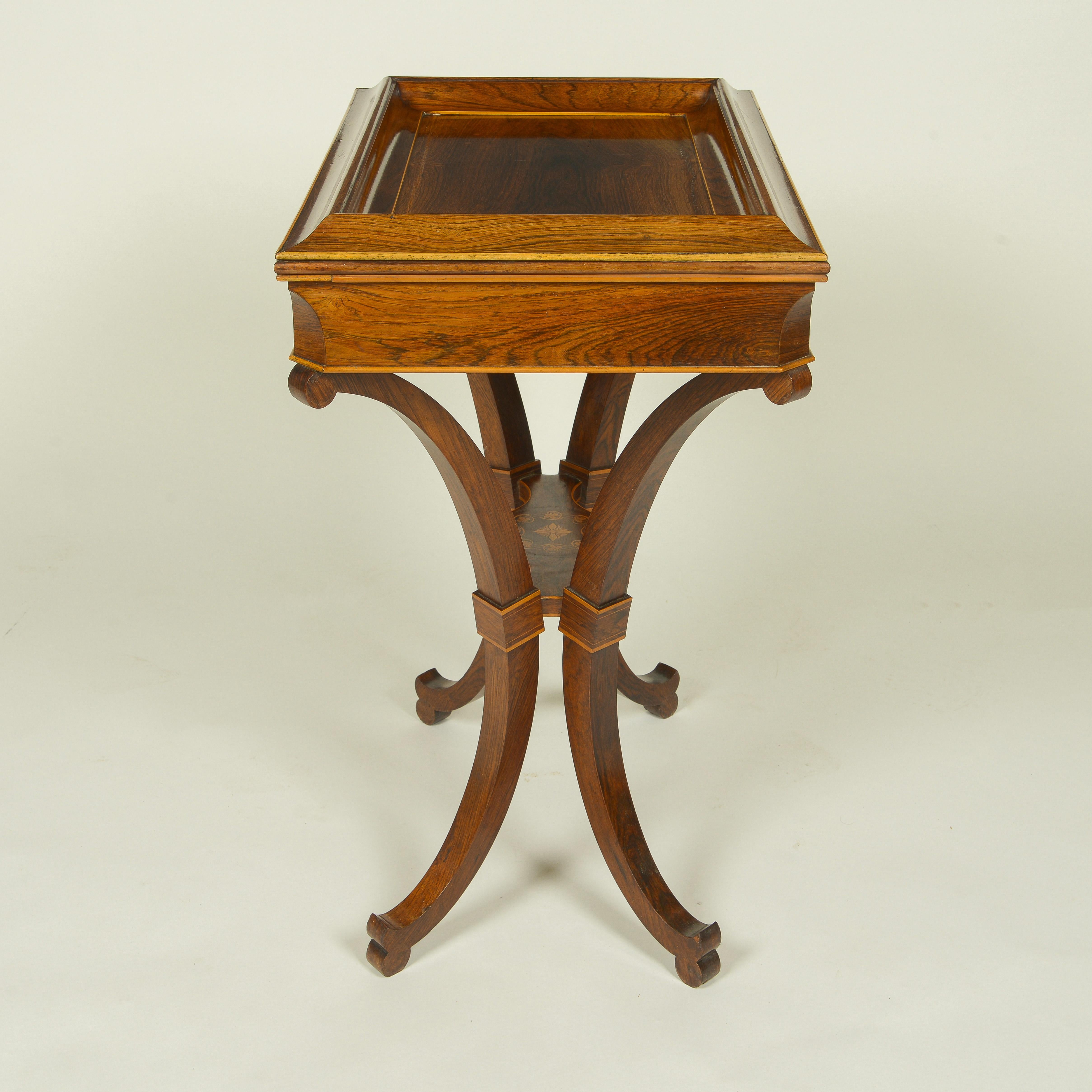 Biedermeier-Arbeitstisch aus Palisanderholz und Obstholz mit Intarsien (Mittleres 19. Jahrhundert) im Angebot