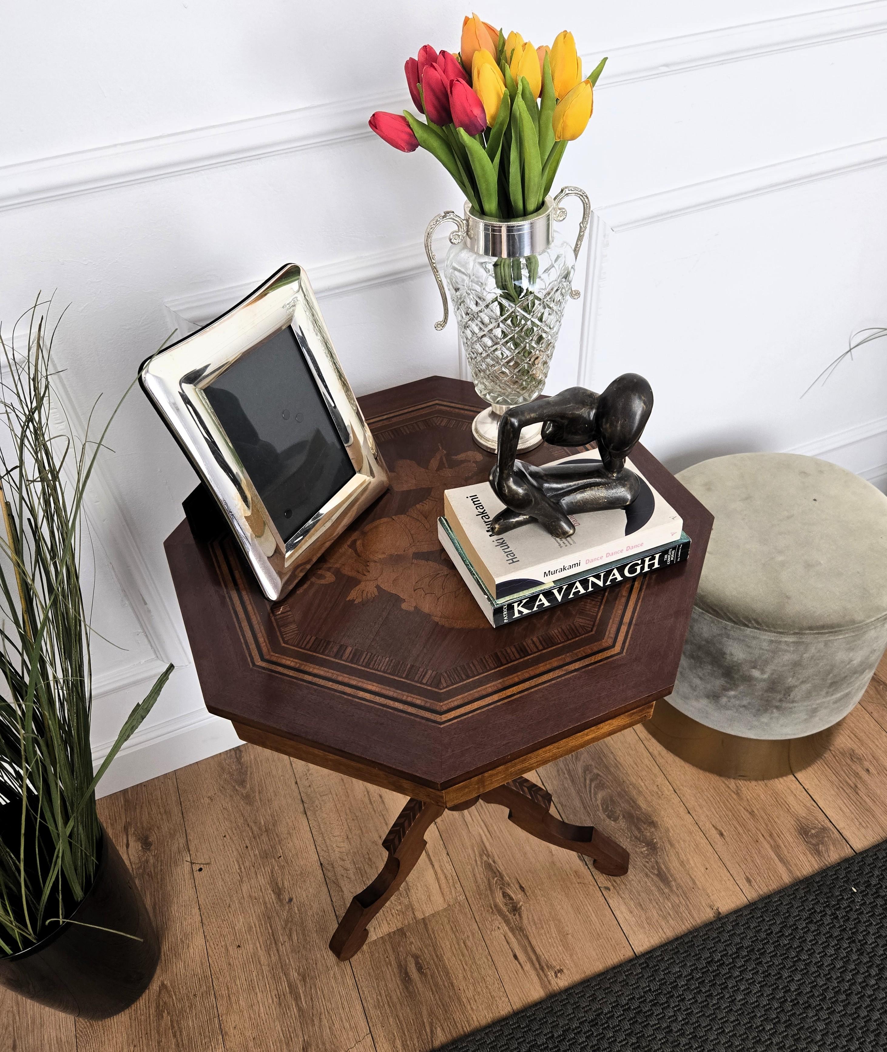 Biedermeier Italienischer Nussbaum Intarsien Achteckiger Tripod Sofa oder Beistelltisch (20. Jahrhundert) im Angebot