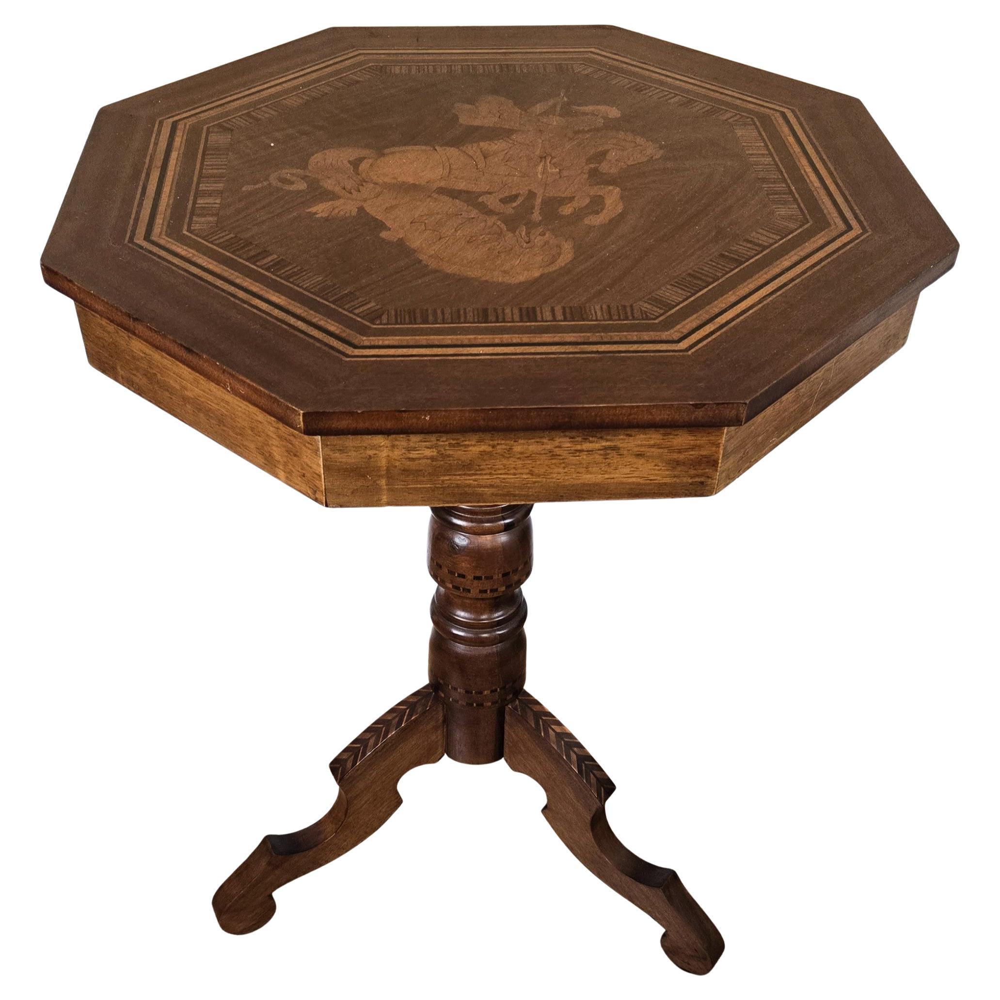 Biedermeier Italienischer Nussbaum Intarsien Achteckiger Tripod Sofa oder Beistelltisch im Angebot