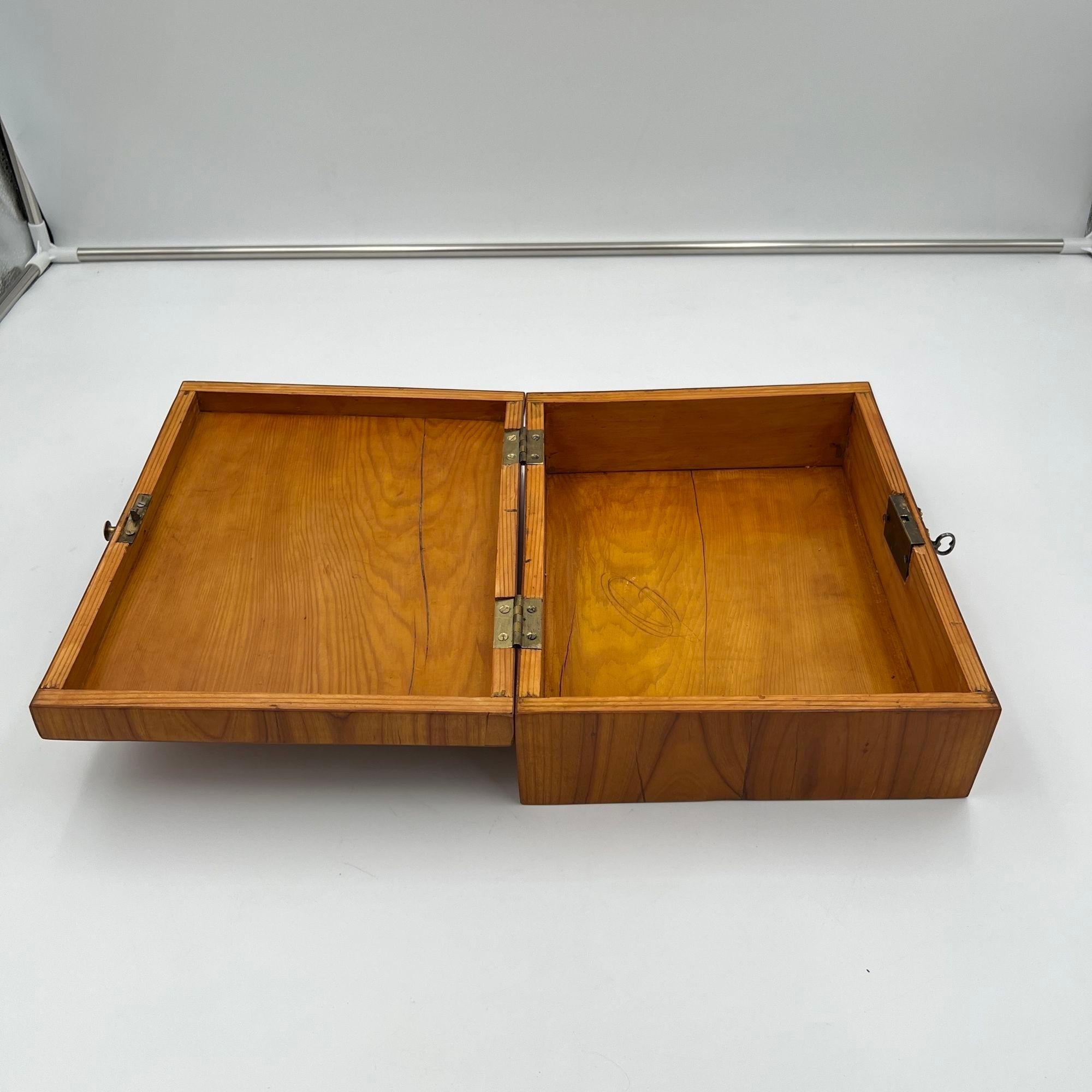 Joyero Biedermeier, madera de cerezo, fresno, latón, sur de Alemania circa 1820 en venta 4