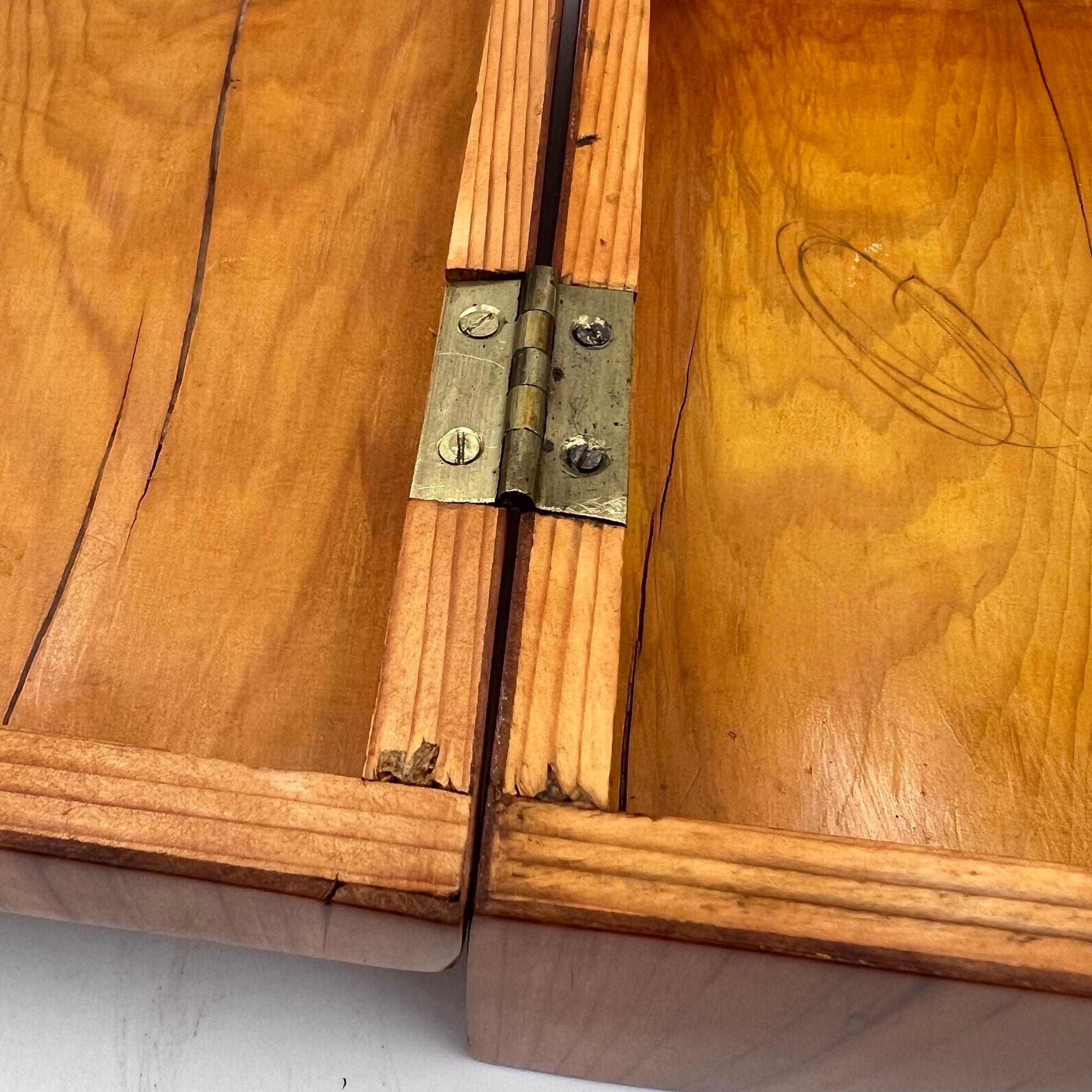 Joyero Biedermeier, madera de cerezo, fresno, latón, sur de Alemania circa 1820 en venta 5