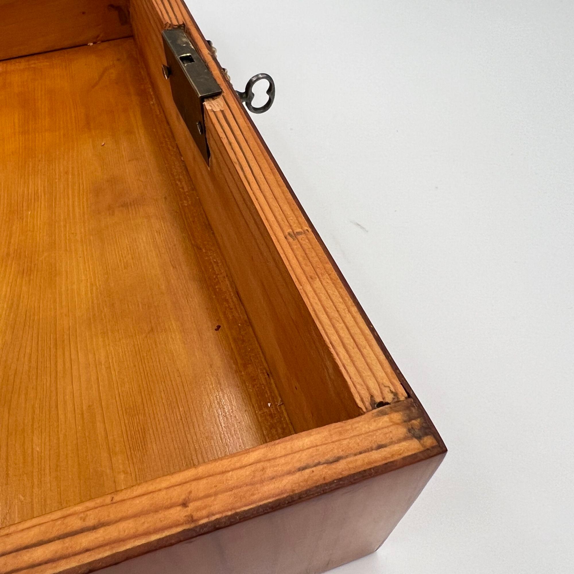 Joyero Biedermeier, madera de cerezo, fresno, latón, sur de Alemania circa 1820 en venta 6