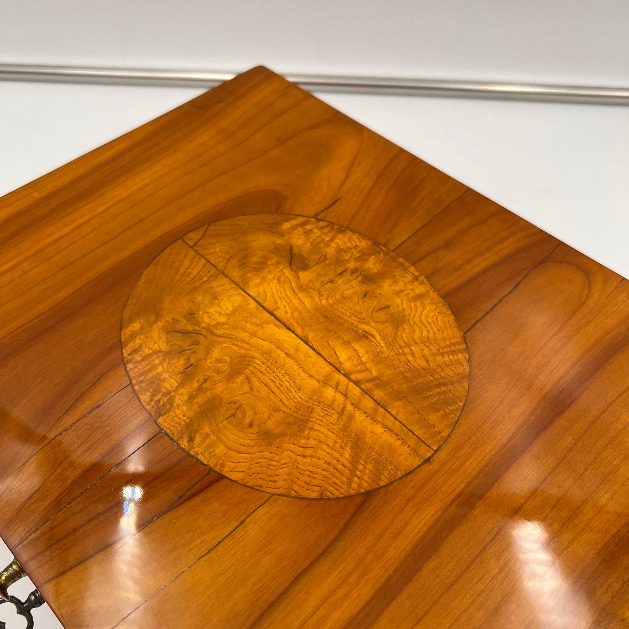 Joyero Biedermeier, madera de cerezo, fresno, latón, sur de Alemania circa 1820 en venta 2