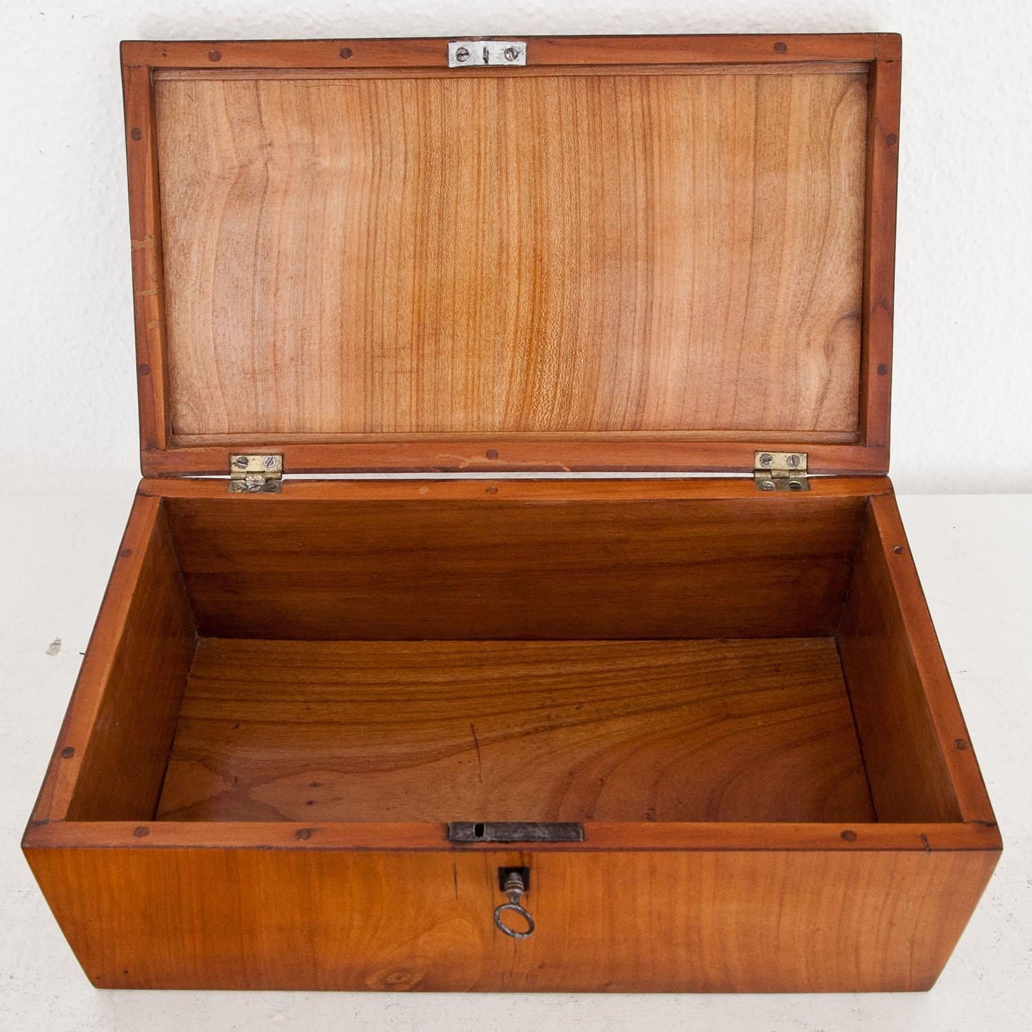 Biedermeier Jewelry Box, circa 1830-1840 In Good Condition In Greding, DE