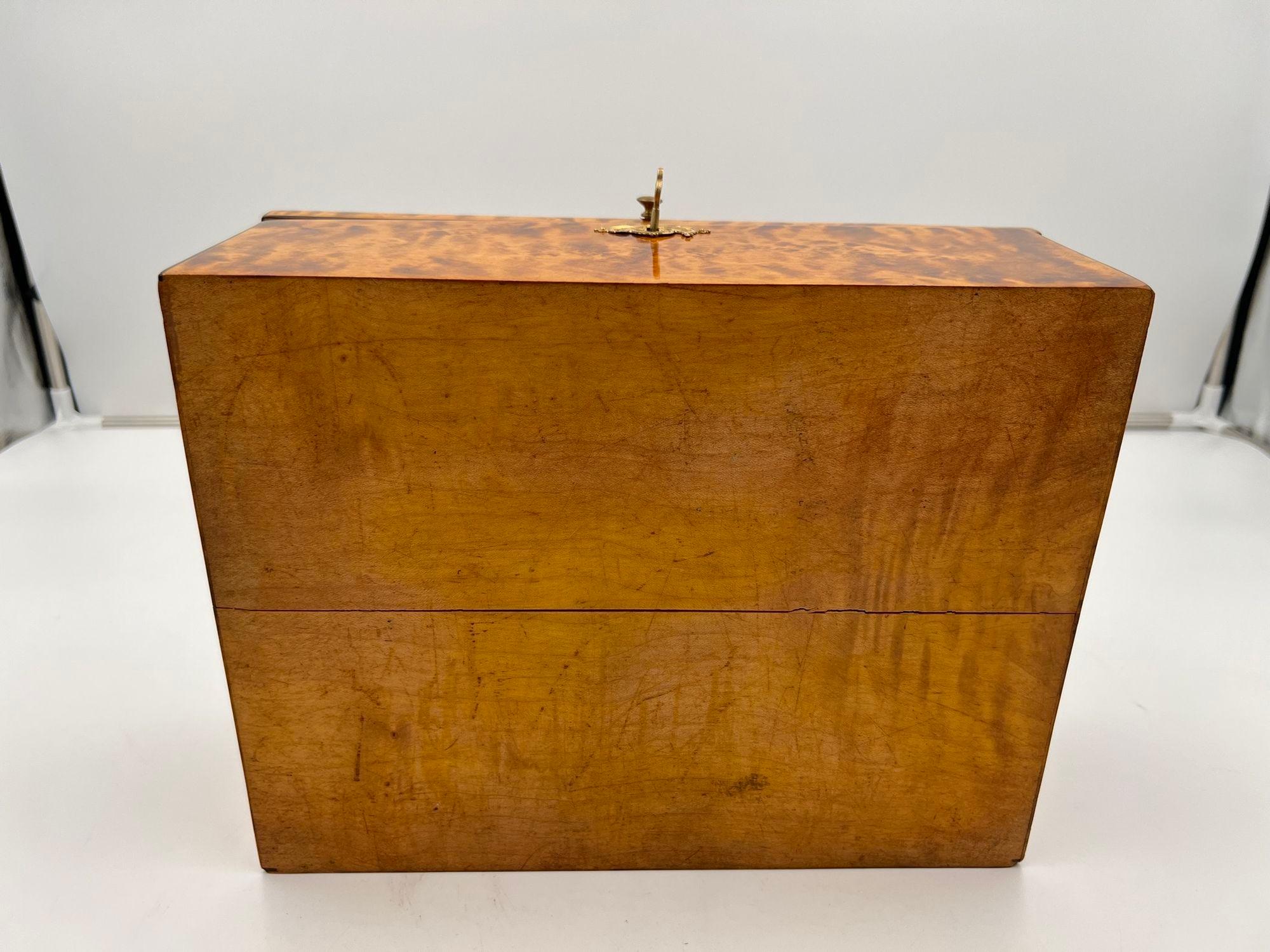 Biedermeier Jewelry Box, Flamed Birch, Maple, Ebony, Austria circa 1820 8