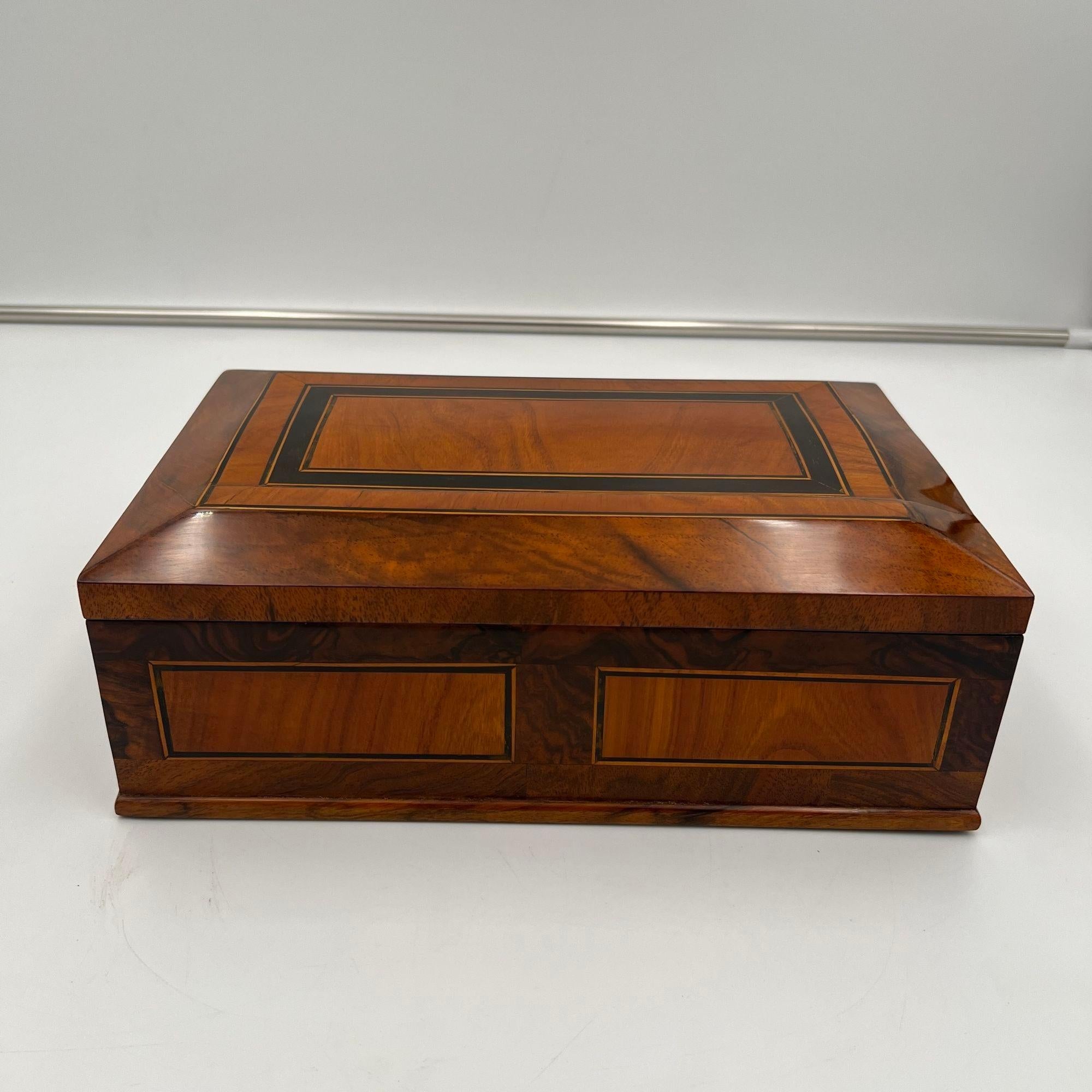 Joyero Biedermeier, Nogal, Ébano, Arce, Sur de Alemania circa 1830 en Bueno estado para la venta en Regensburg, DE