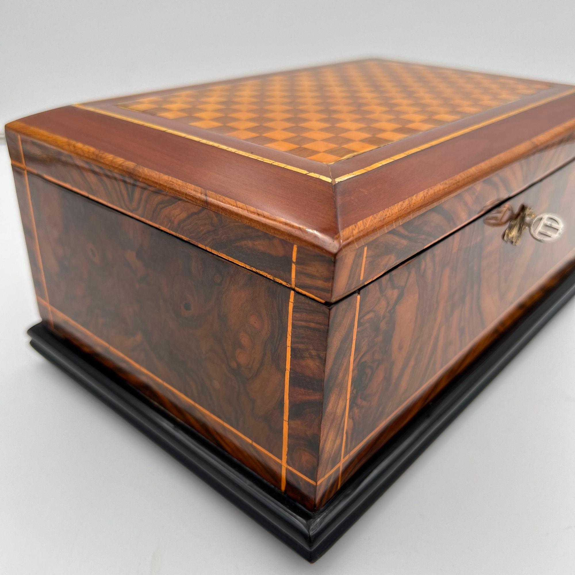 Joyero Biedermeier, Nogal, Caoba, Arce, Sur de Alemania circa 1830 Mediados del siglo XIX en venta