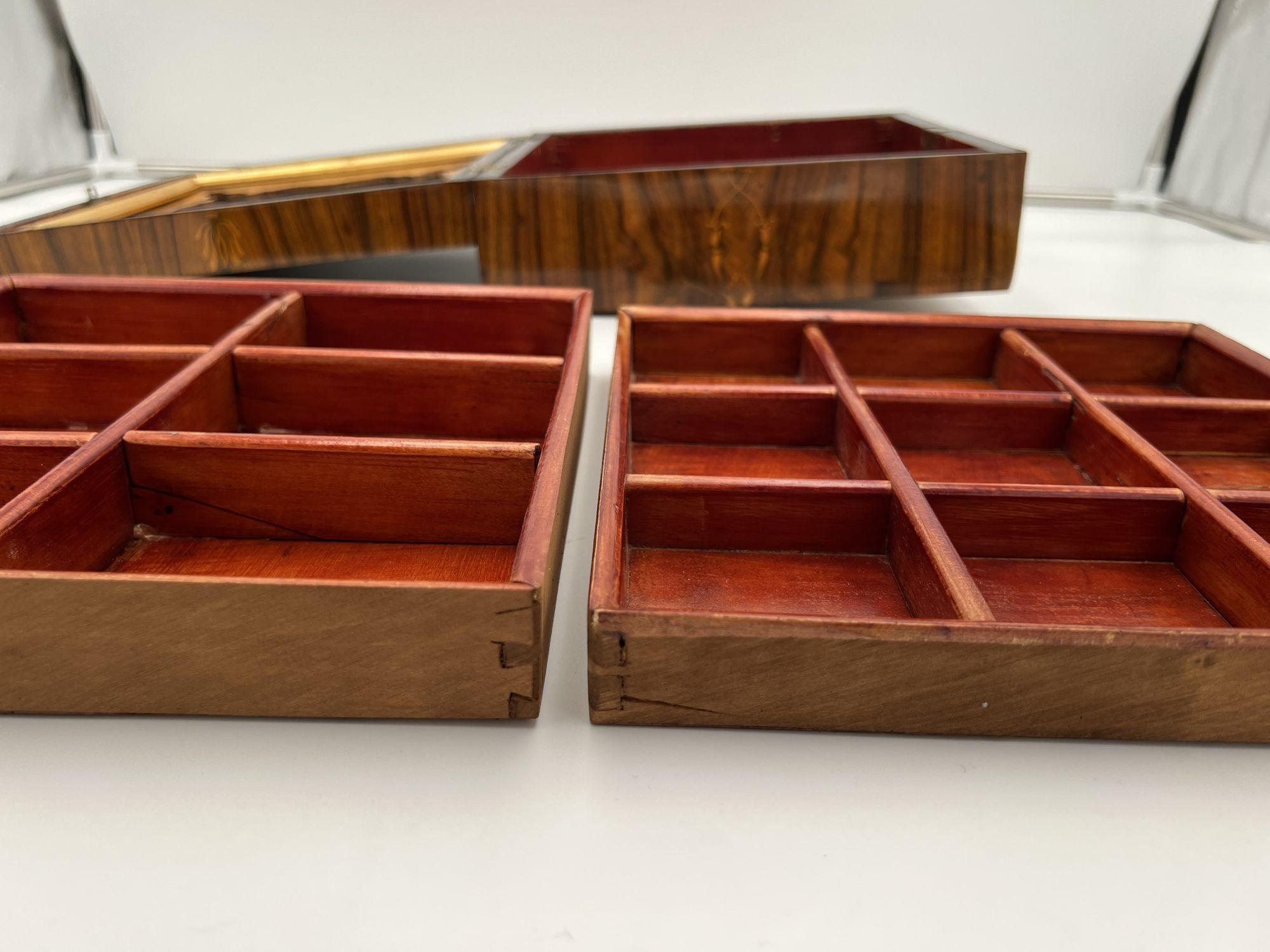 Biedermeier Jewelry Box, Walnut with Maple Inlays, Vienna, Austria circa 1830 5