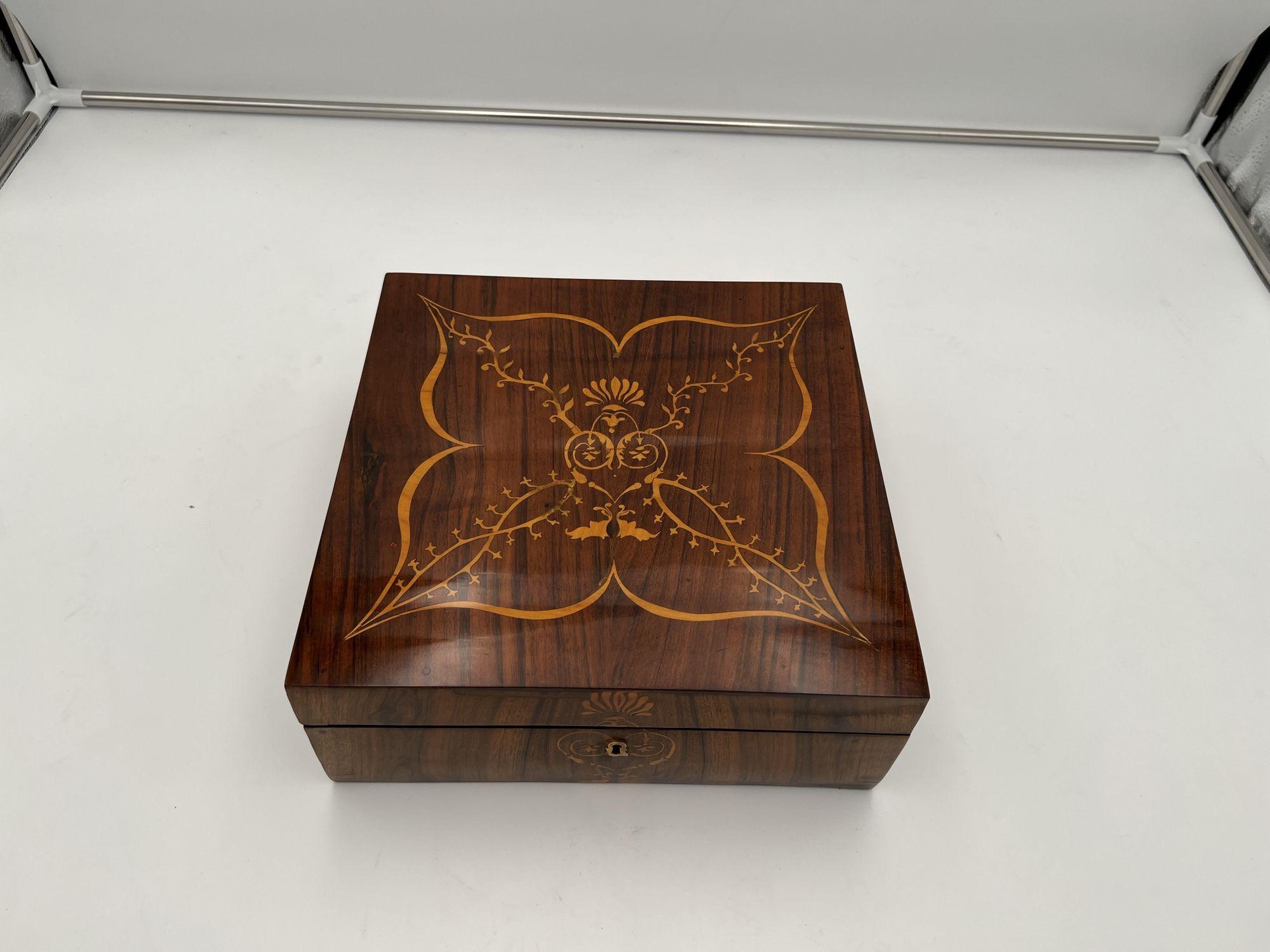 Austrian Biedermeier Jewelry Box, Walnut with Maple Inlays, Vienna, Austria circa 1830