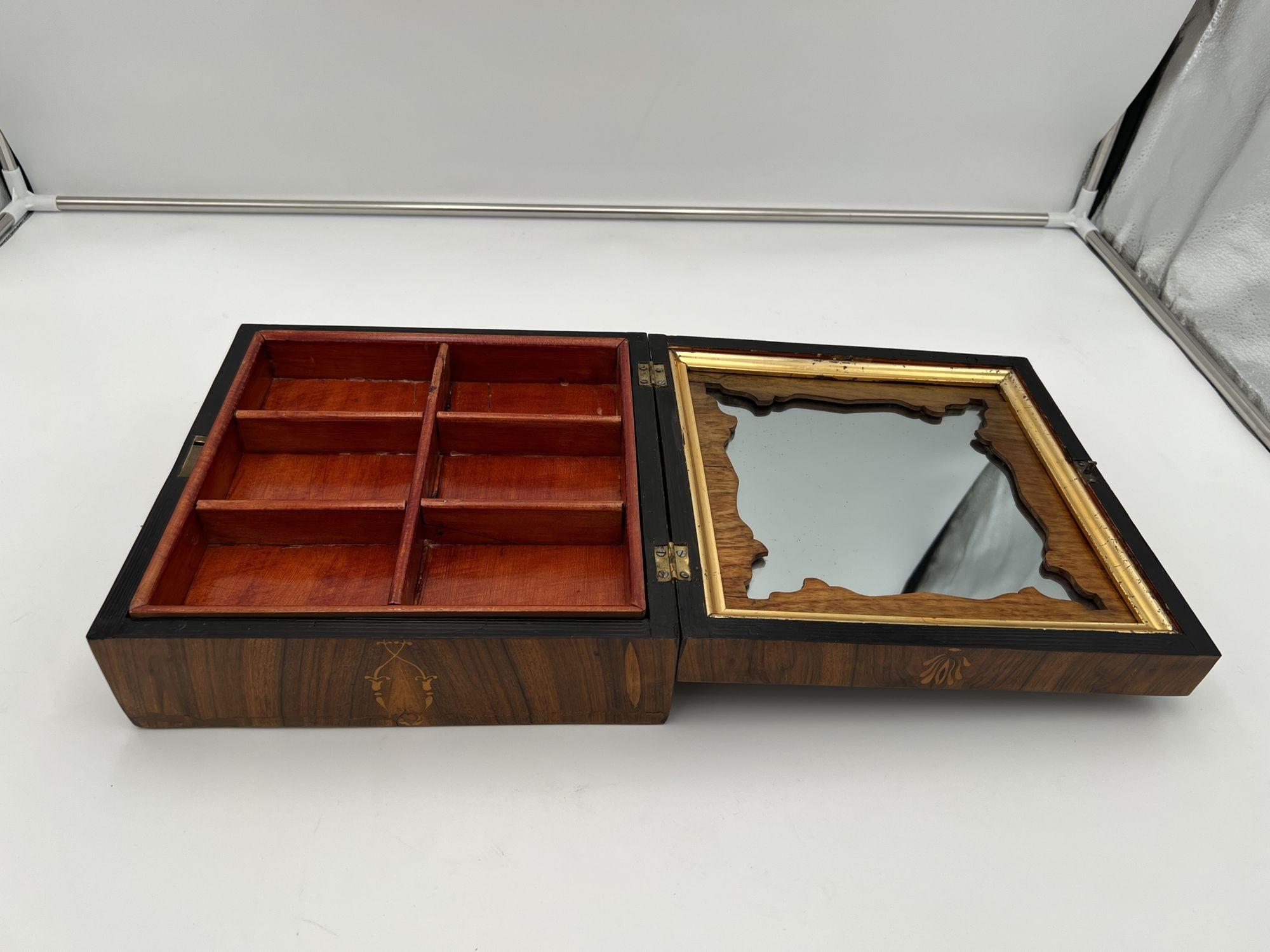 Biedermeier Jewelry Box, Walnut with Maple Inlays, Vienna, Austria circa 1830 2