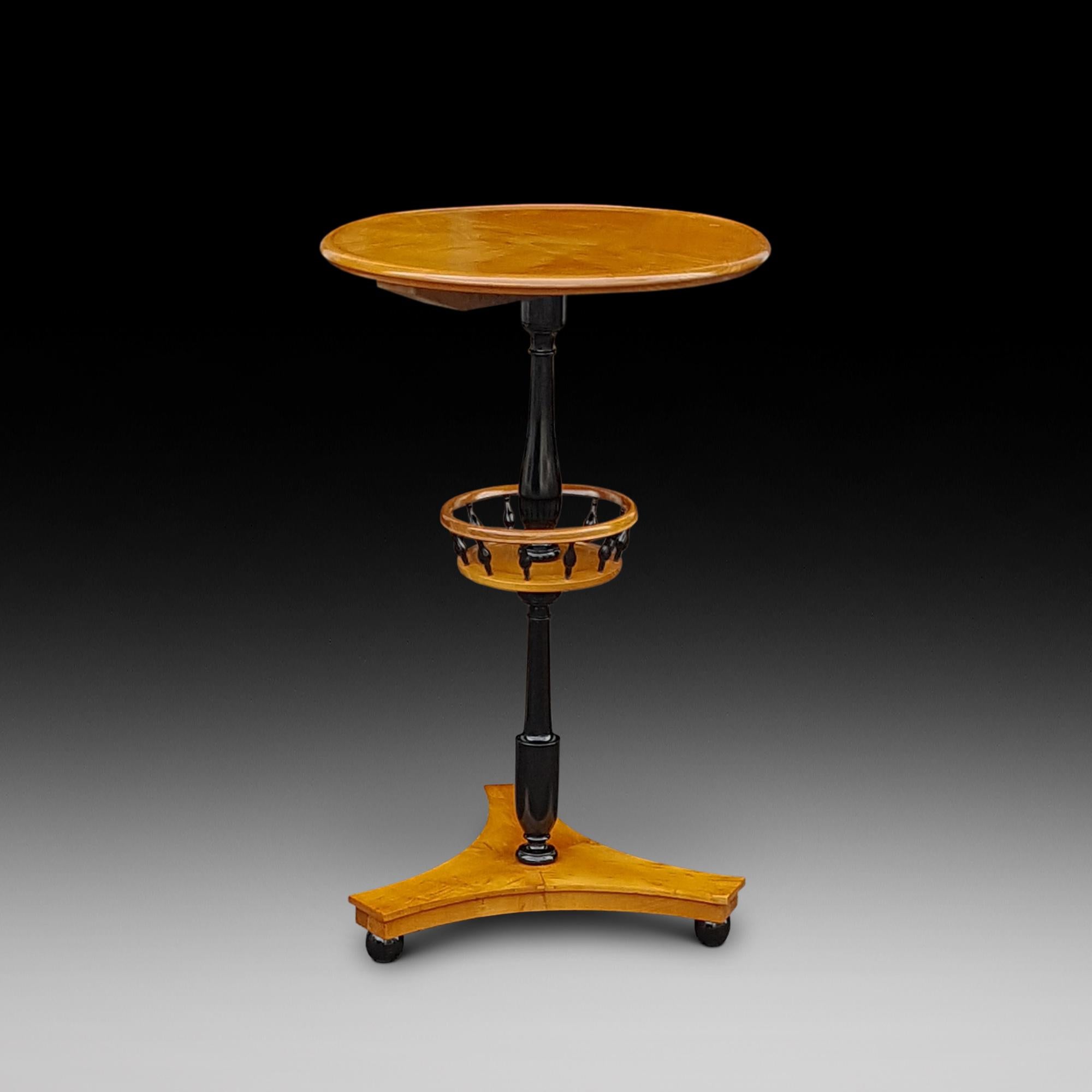 Biedermeier late 19th century maple side lamp table with tri-form base raised on short bun feet, measure: 18