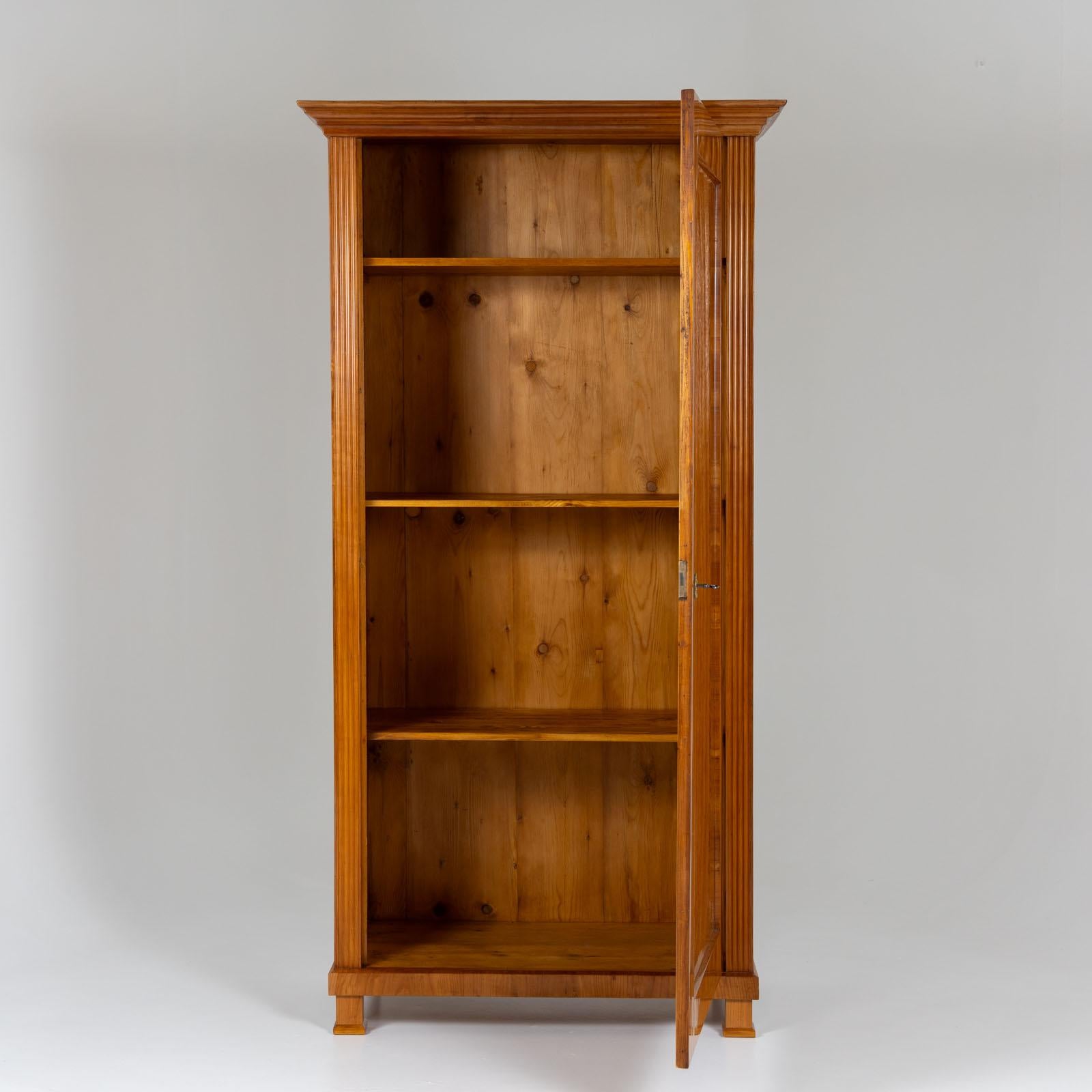 Biedermeier-Leinenschrank, um 1820 (Deutsch) im Angebot