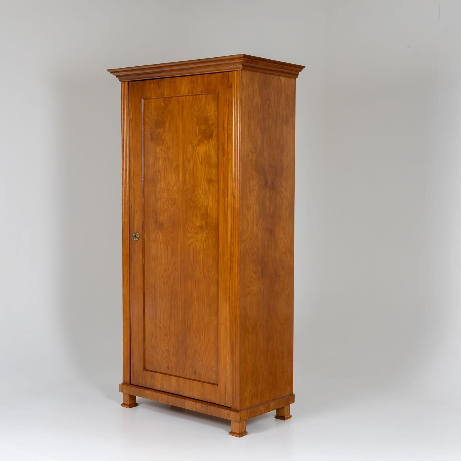 Biedermeier Linen Cupboard, around 1820 In Good Condition For Sale In Greding, DE